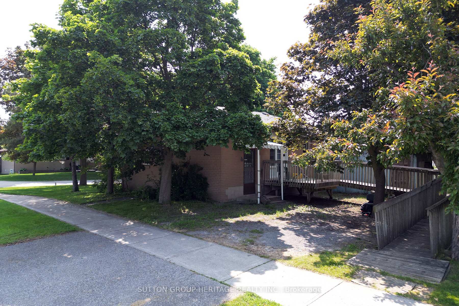 Photo 24 of 56 Ferguson Avenue, Whitby, Brooklin — HOMEH