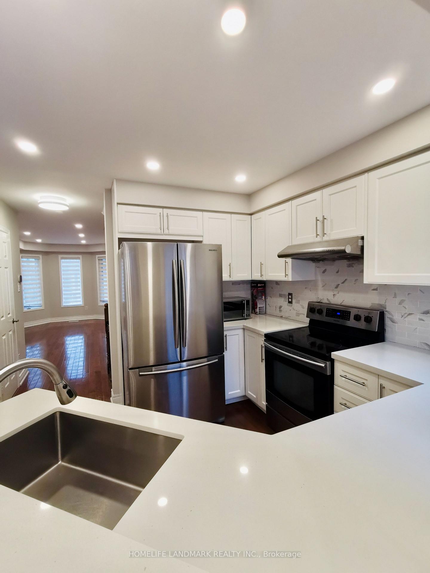 Photo 2 of 87 Waterton Crescent, Richmond Hill, Langstaff — HOMEH