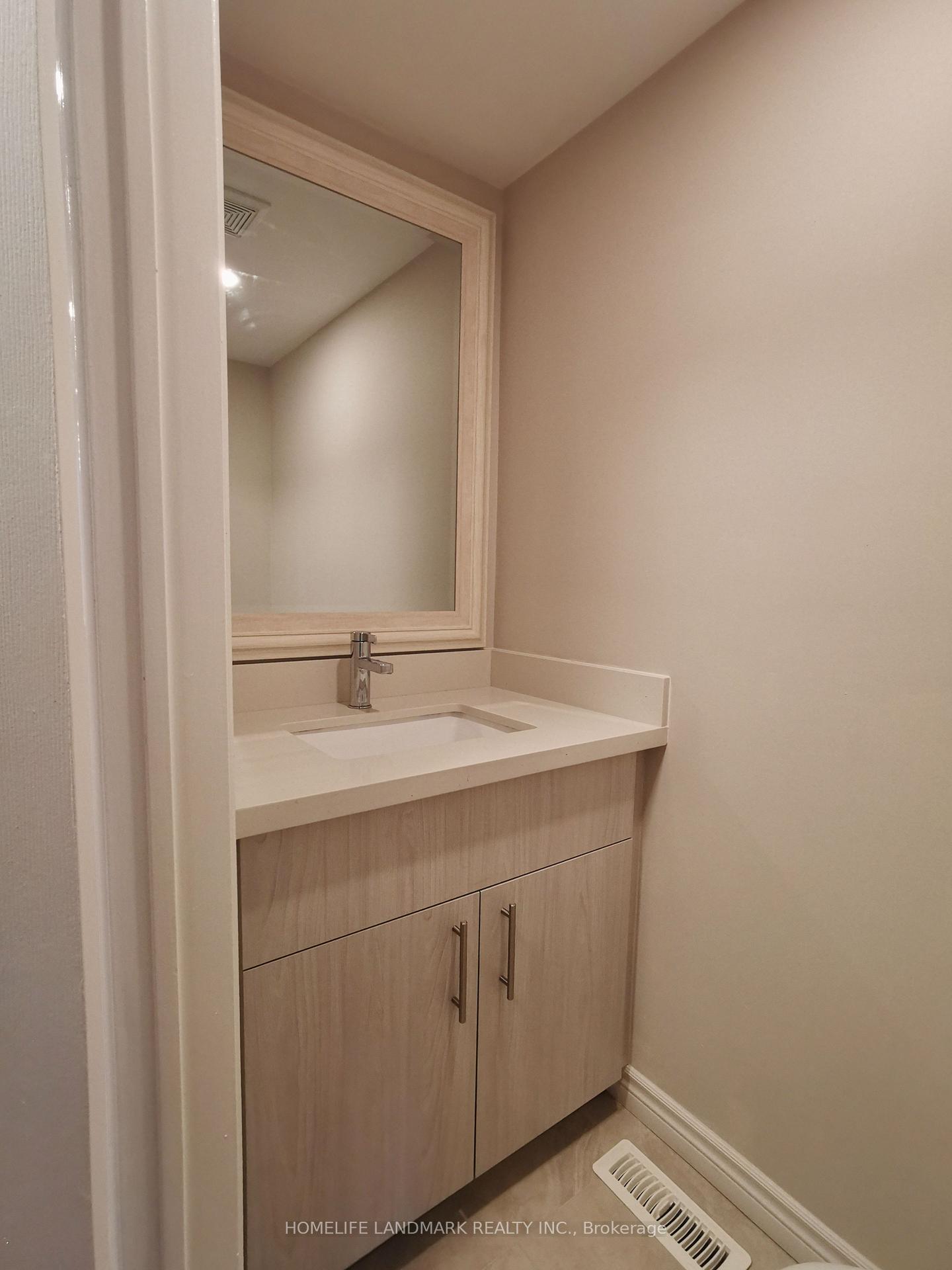 Photo 5 of 87 Waterton Crescent, Richmond Hill, Langstaff — HOMEH