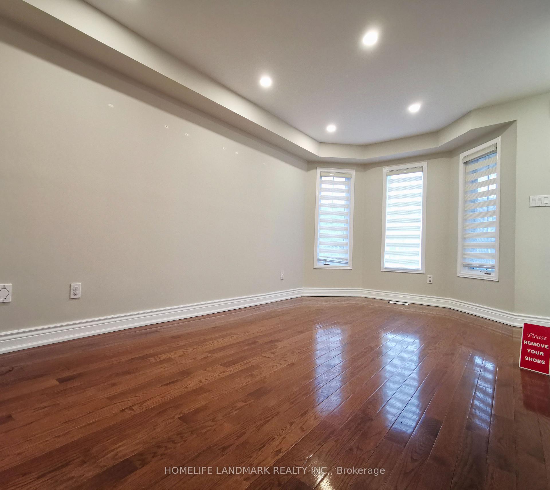 Photo 6 of 87 Waterton Crescent, Richmond Hill, Langstaff — HOMEH