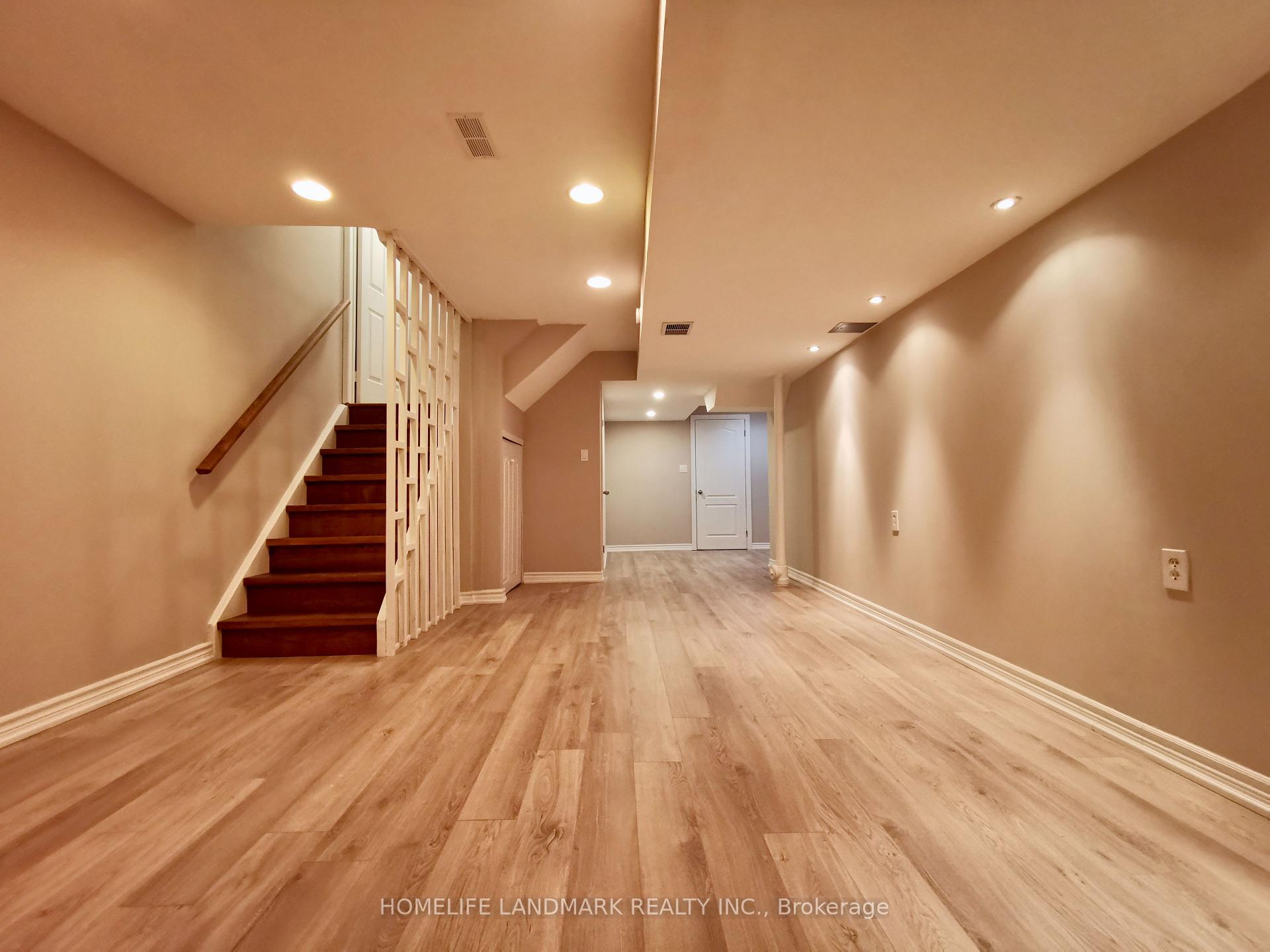 Photo 7 of 87 Waterton Crescent, Richmond Hill, Langstaff — HOMEH