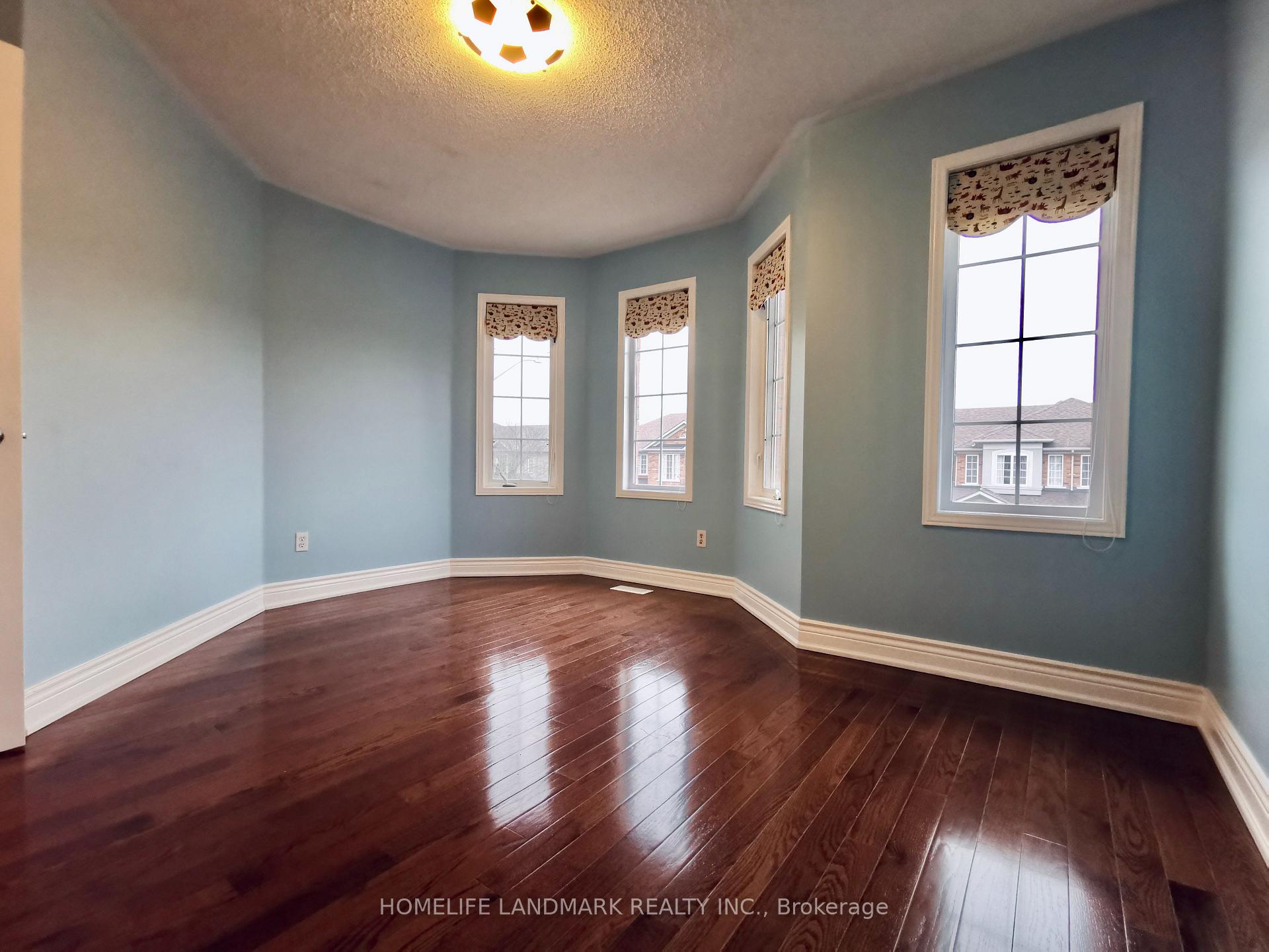 Photo 11 of 87 Waterton Crescent, Richmond Hill, Langstaff — HOMEH