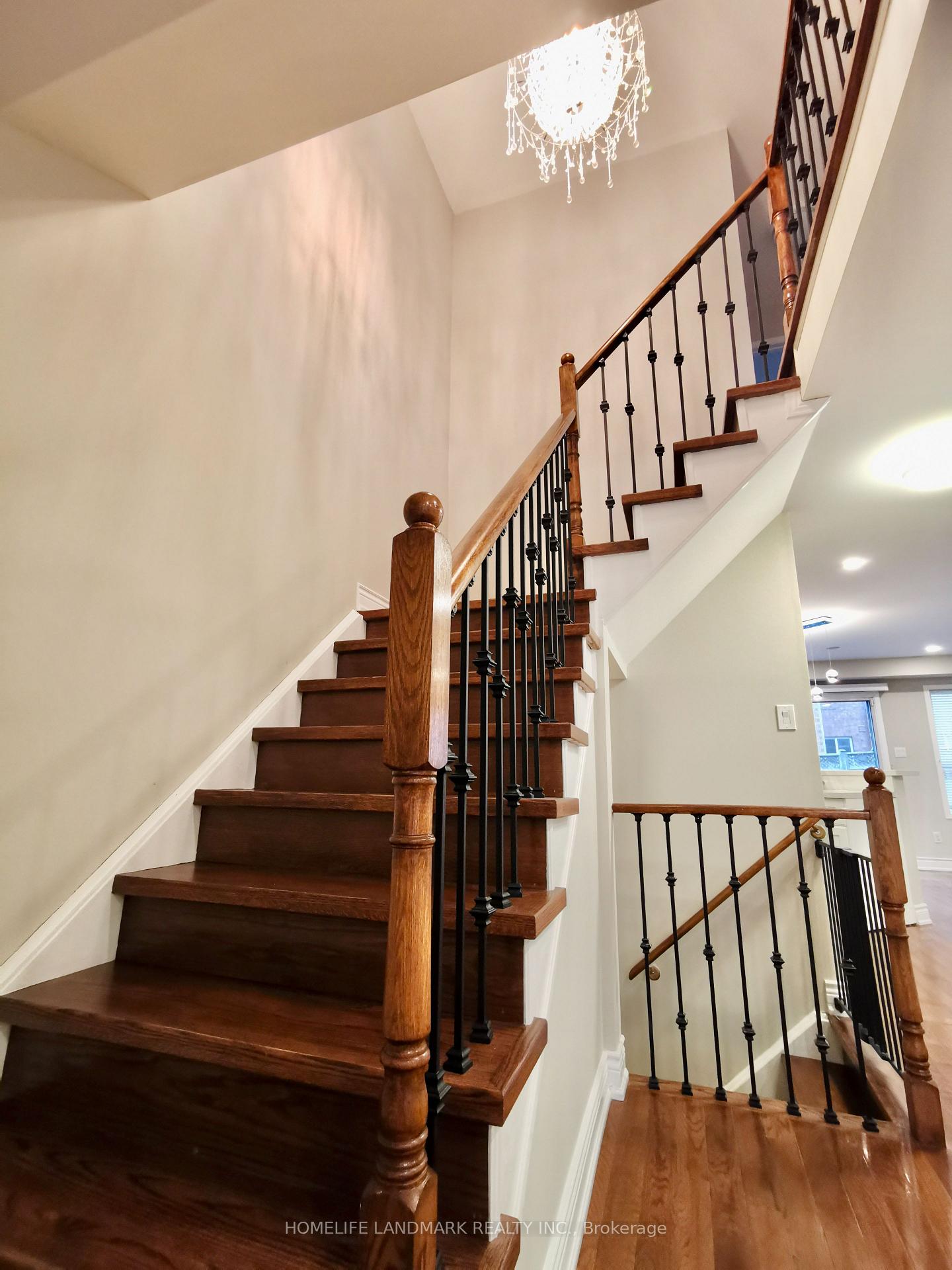 Photo 16 of 87 Waterton Crescent, Richmond Hill, Langstaff — HOMEH