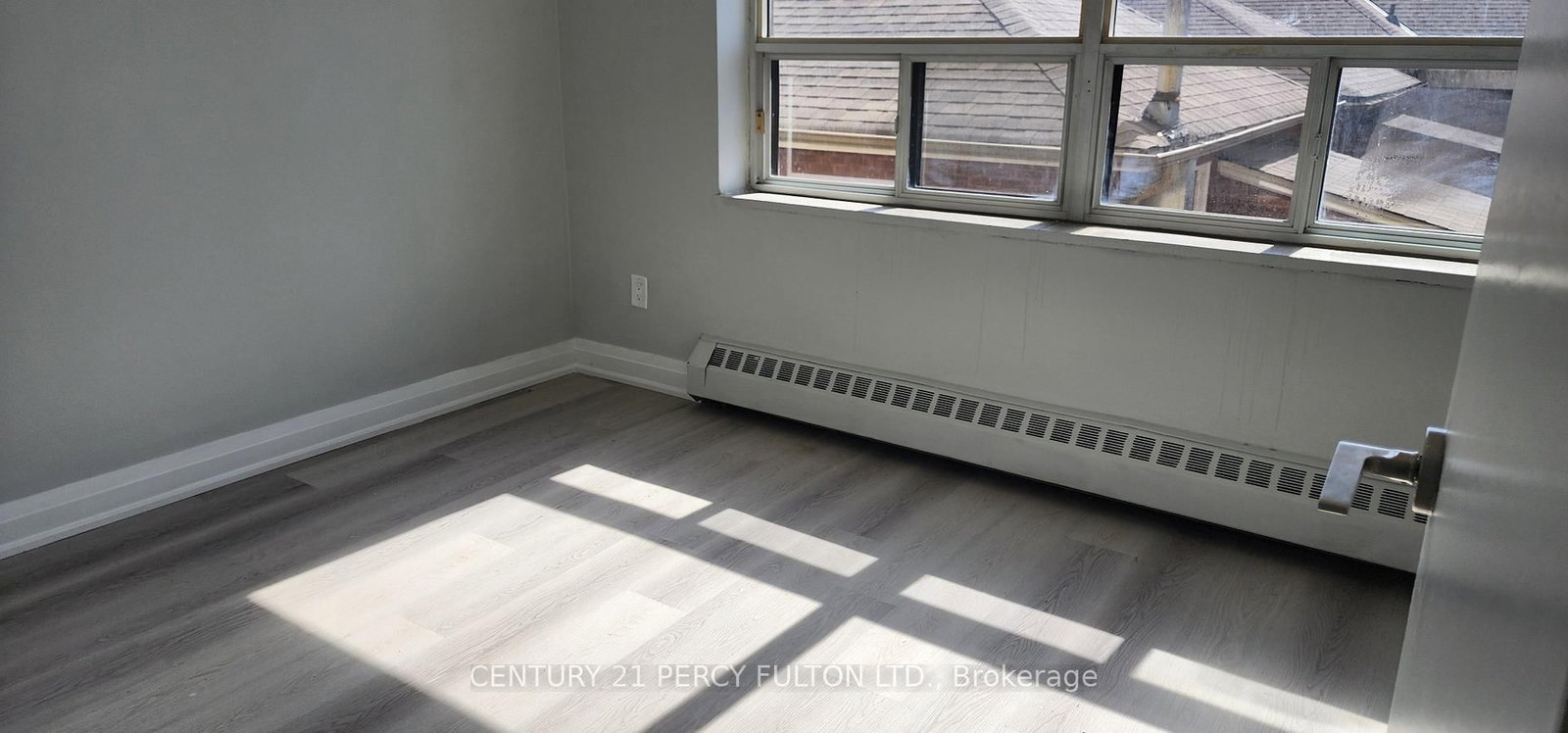 Photo 2 of Unit 304, 392 Jane St, Toronto, Lambton Baby Point — HOMEH