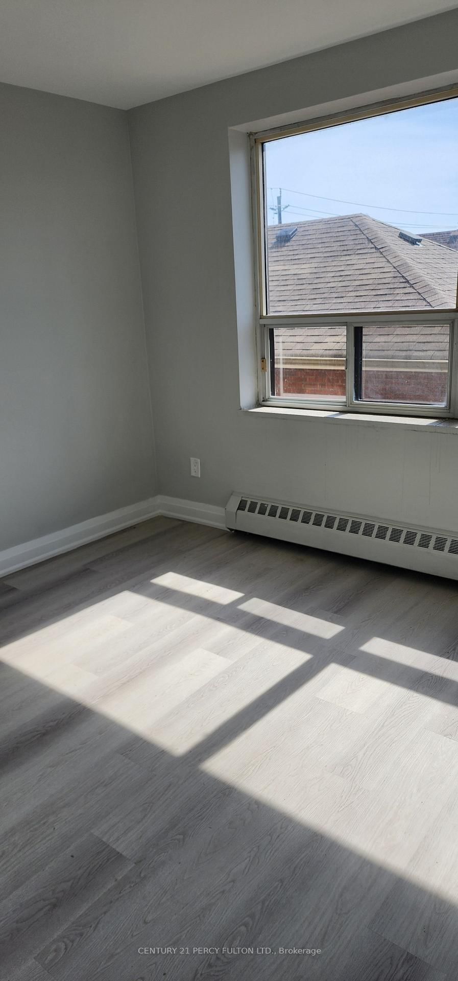 Photo 3 of Unit 304, 392 Jane St, Toronto, Lambton Baby Point — HOMEH