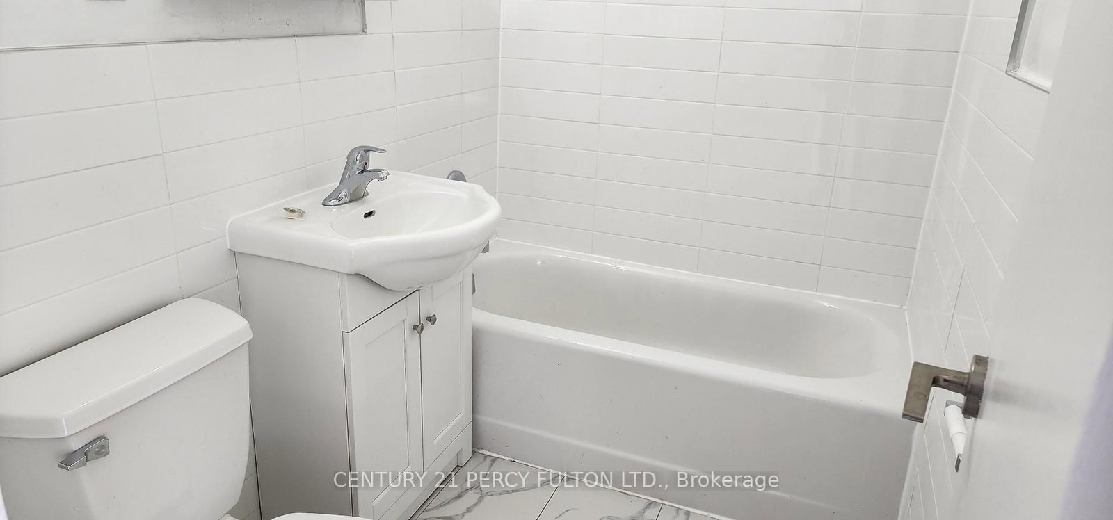 Photo 4 of Unit 304, 392 Jane St, Toronto, Lambton Baby Point — HOMEH