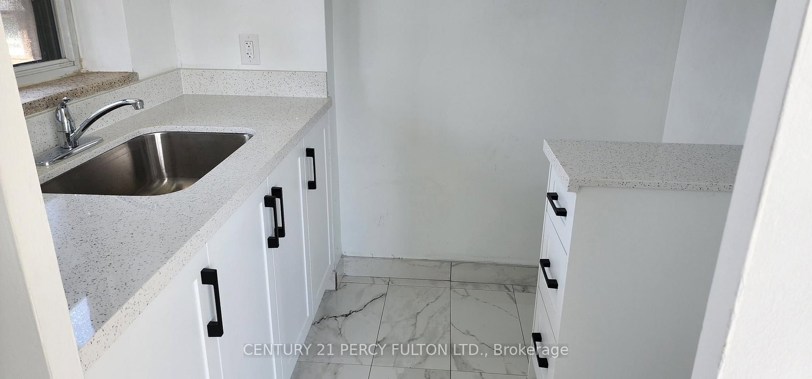 Photo 6 of Unit 304, 392 Jane St, Toronto, Lambton Baby Point — HOMEH