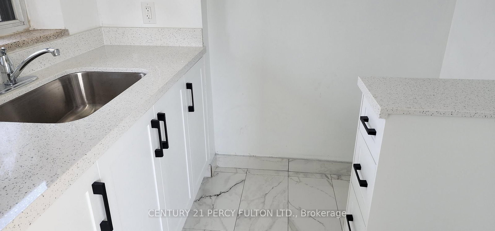 Photo 7 of Unit 304, 392 Jane St, Toronto, Lambton Baby Point — HOMEH