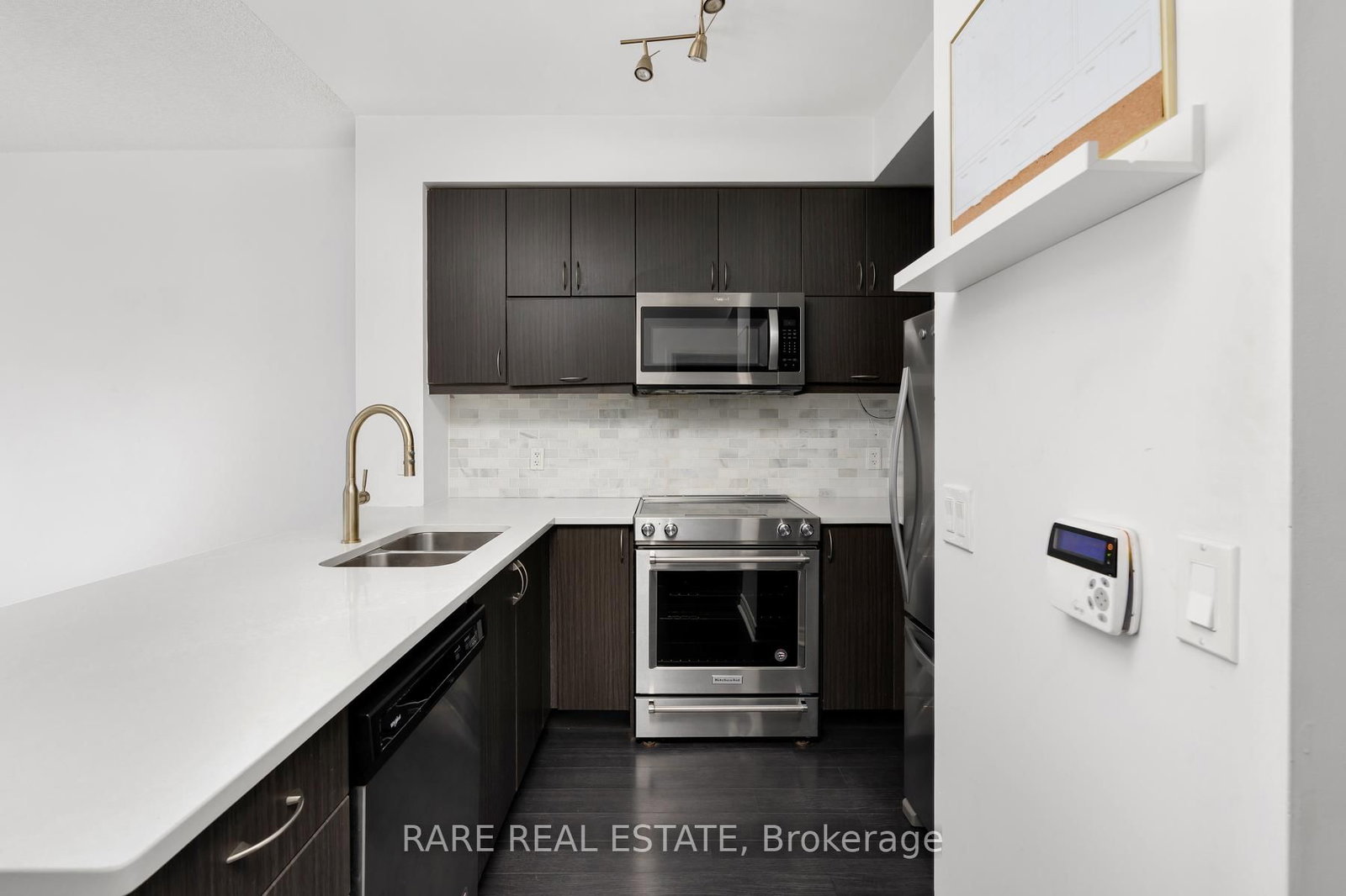 Photo 10 of Unit 910, 39 Annie Craig Dr, Etobicoke, Mimico — HOMEH