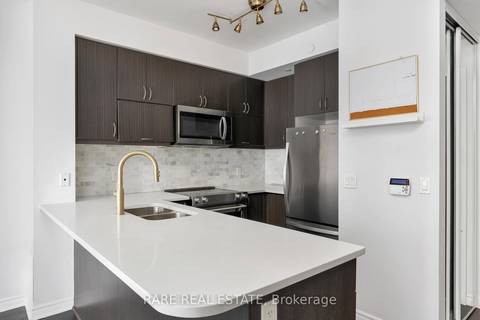 Photo 2 of Unit 910, 39 Annie Craig Dr, Etobicoke, Mimico — HOMEH