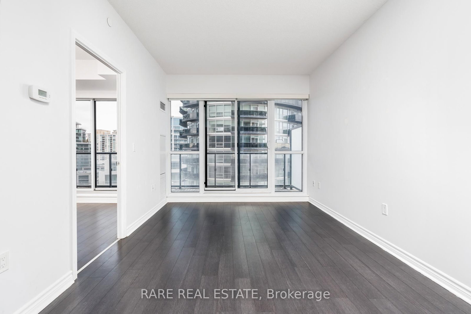 Photo 9 of Unit 910, 39 Annie Craig Dr, Etobicoke, Mimico — HOMEH