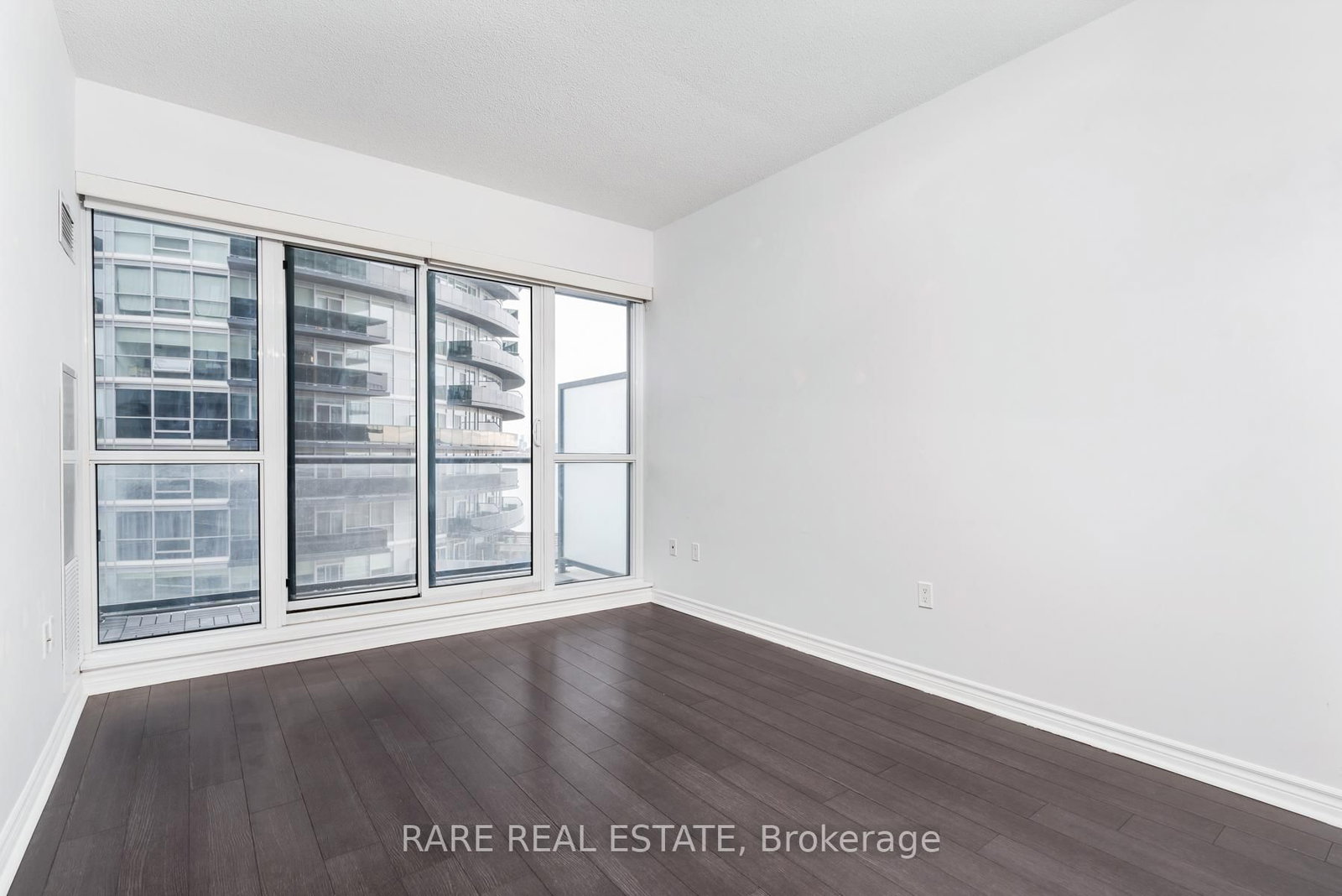 Photo 8 of Unit 910, 39 Annie Craig Dr, Etobicoke, Mimico — HOMEH