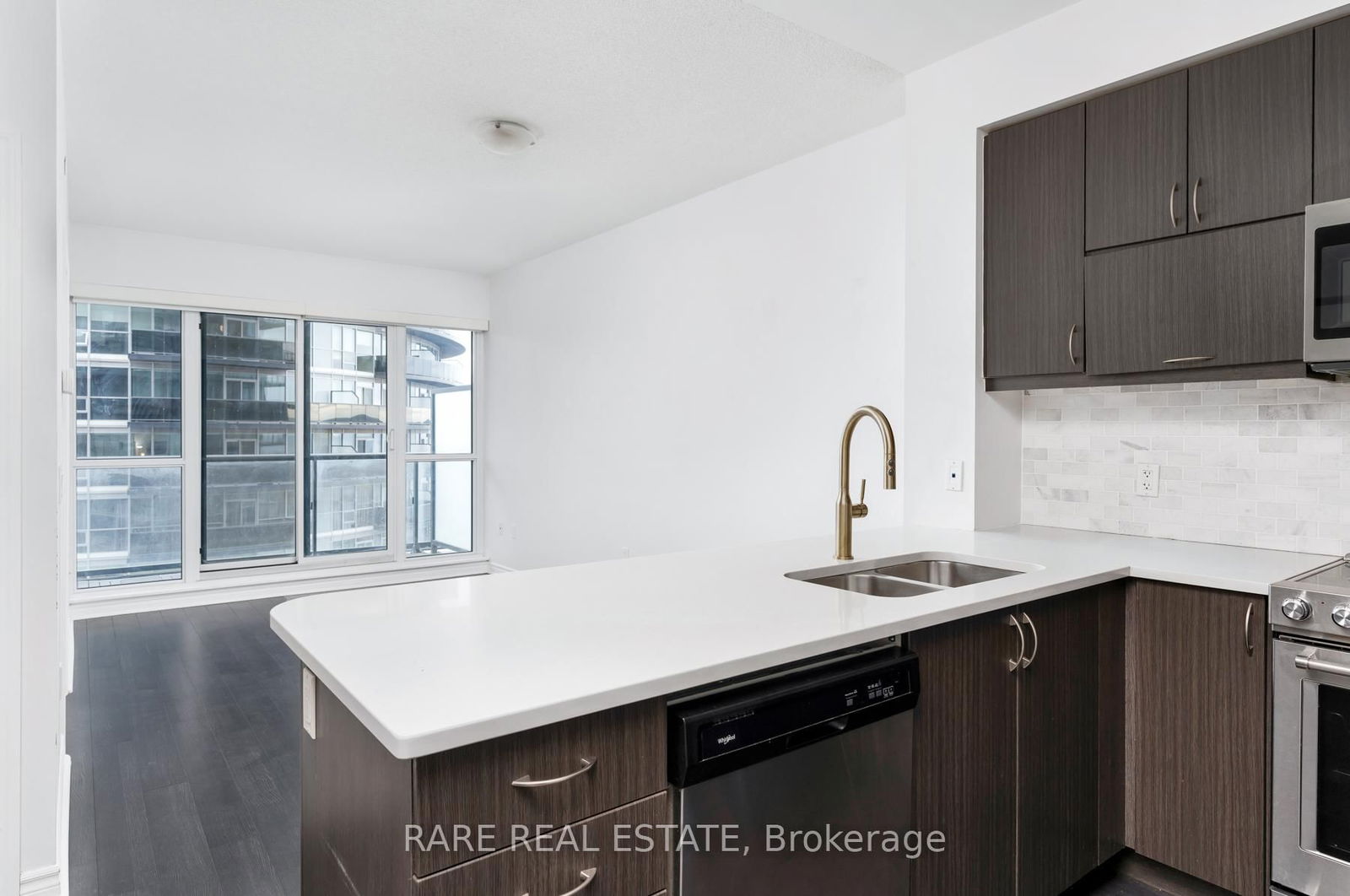 Photo 5 of Unit 910, 39 Annie Craig Dr, Etobicoke, Mimico — HOMEH