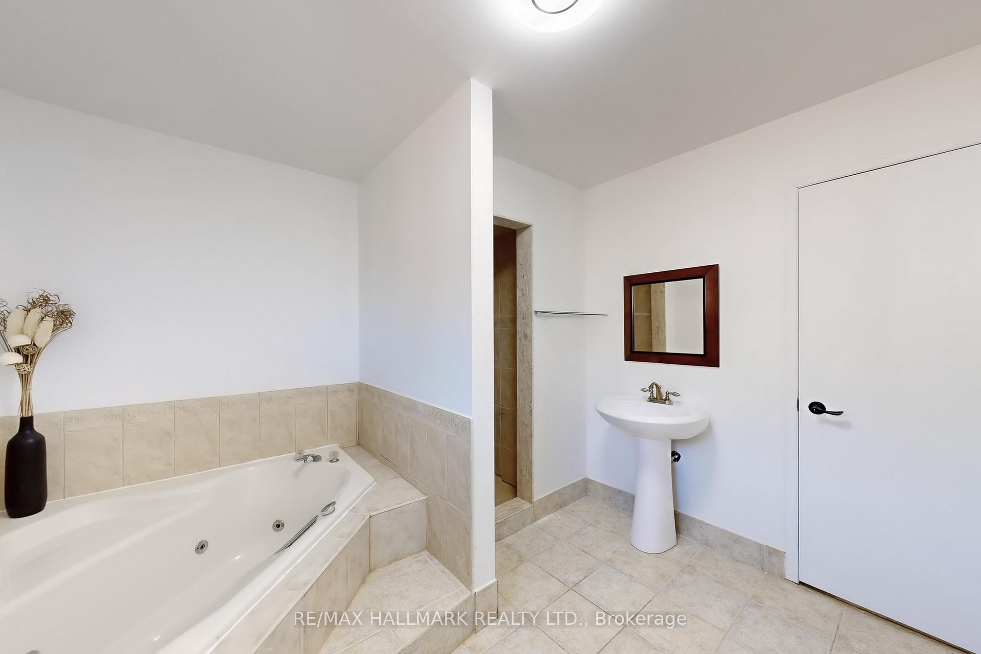 Photo 17 of 50 Squire Drive, Richmond Hill, Devonsleigh — HOMEH