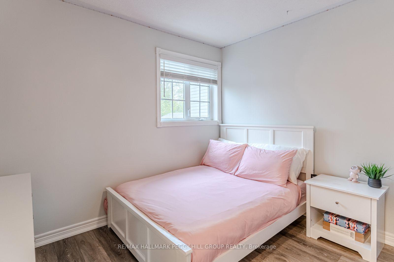 Photo 12 of 50 Downing Crescent, Barrie, Holly — HOMEH