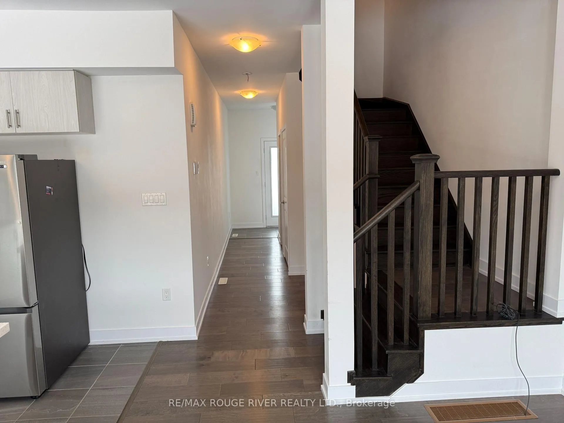 Photo 3 of 33 Turnberry Lane, Barrie, Painswick South — HOMEH