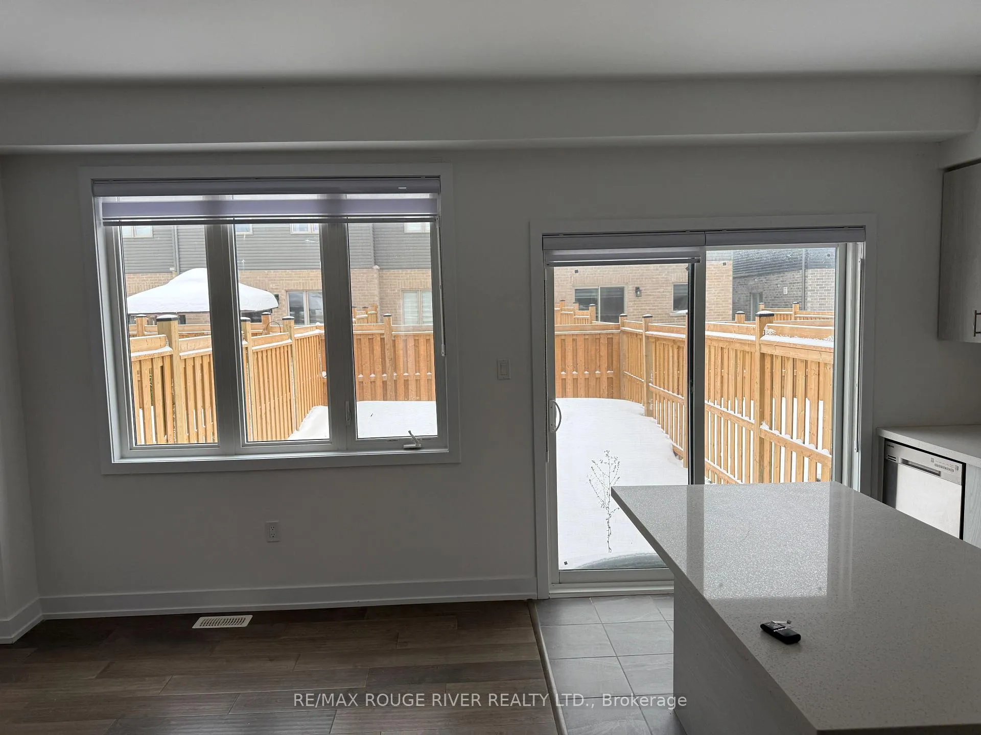 Photo 4 of 33 Turnberry Lane, Barrie, Painswick South — HOMEH