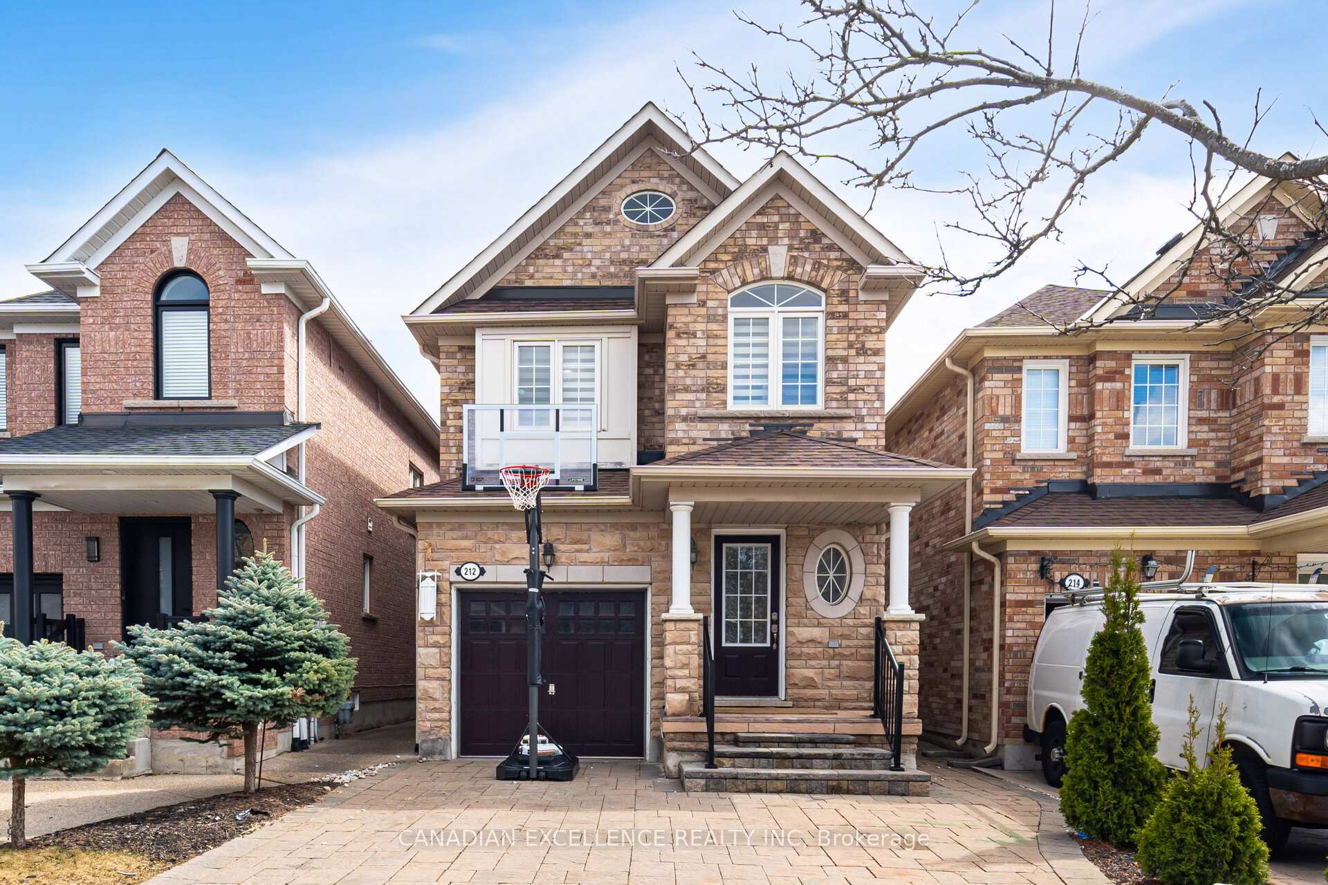 Front of 212 Venice Gate Drive