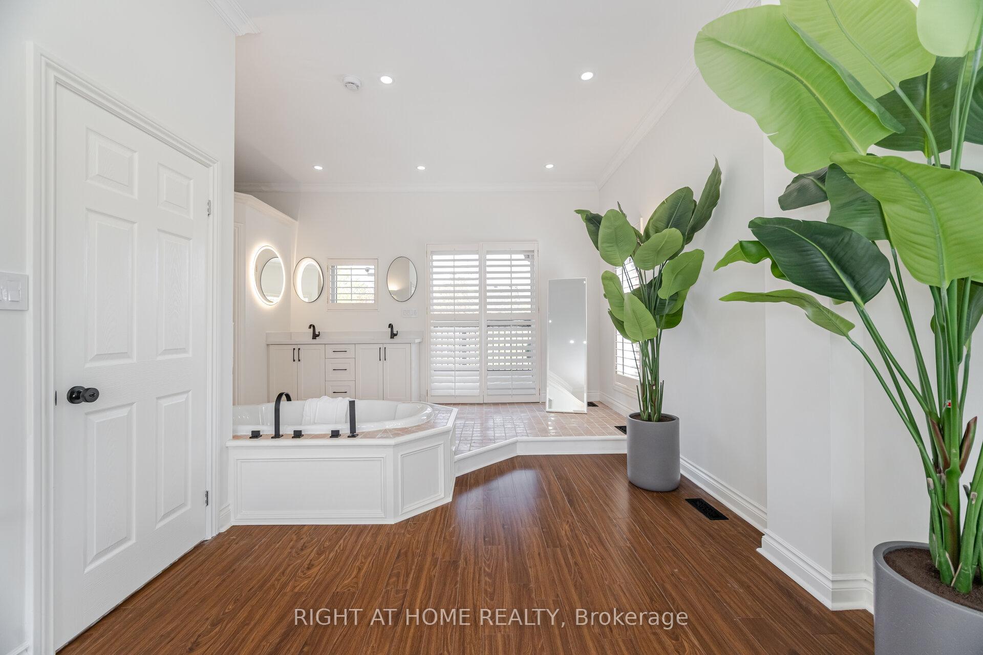 Photo 16 of 135 John West Way, Aurora, Bayview Wellington — HOMEH