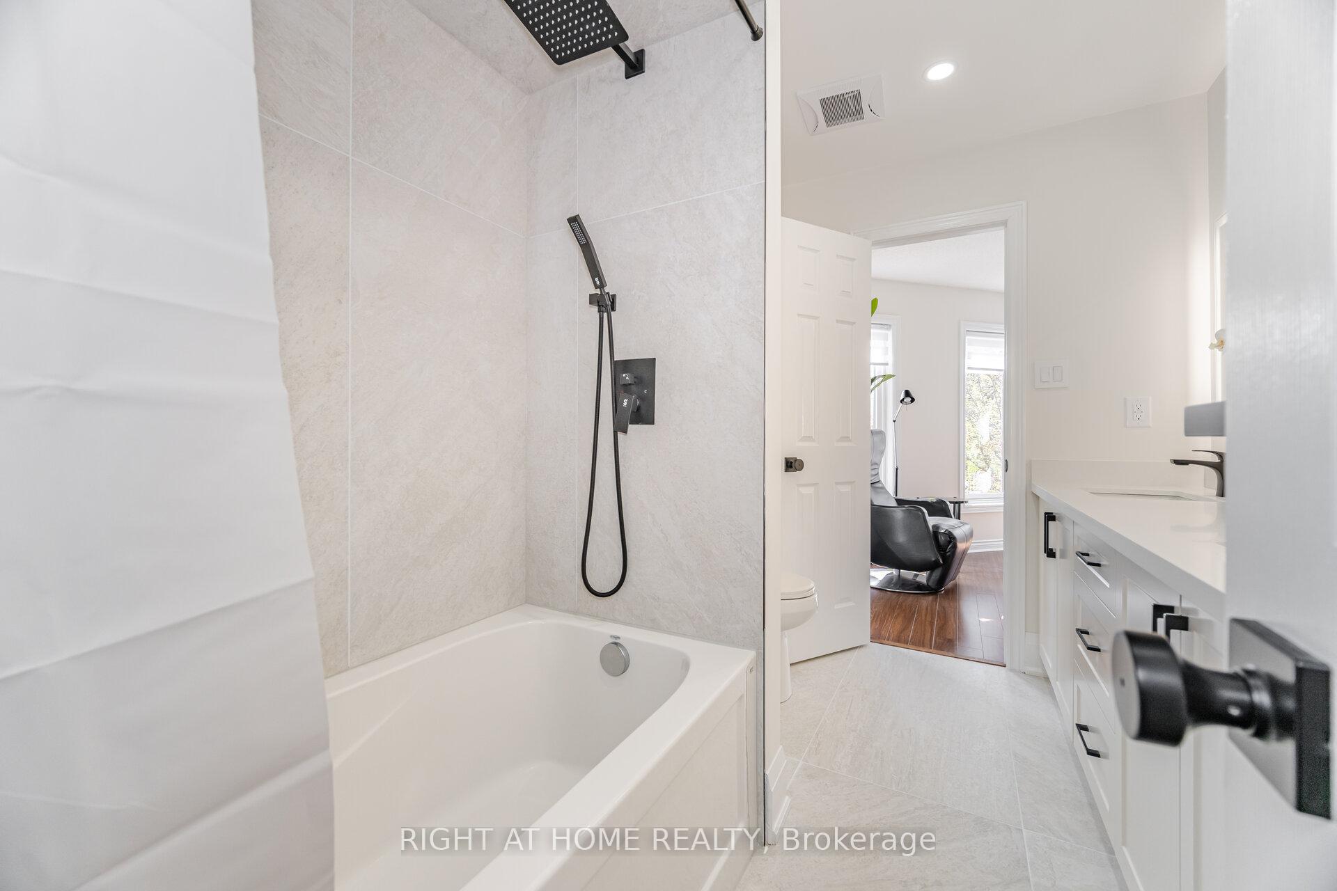 Photo 25 of 135 John West Way, Aurora, Bayview Wellington — HOMEH