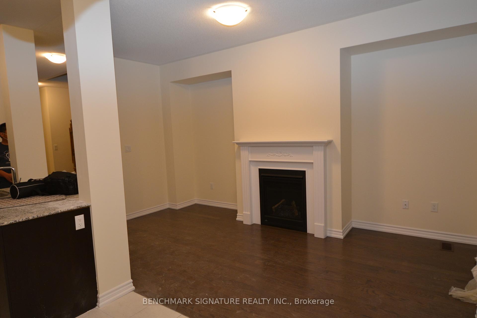 Photo 3 of 46 Farooq Boulevard, Vaughan, Vellore Village — HOMEH