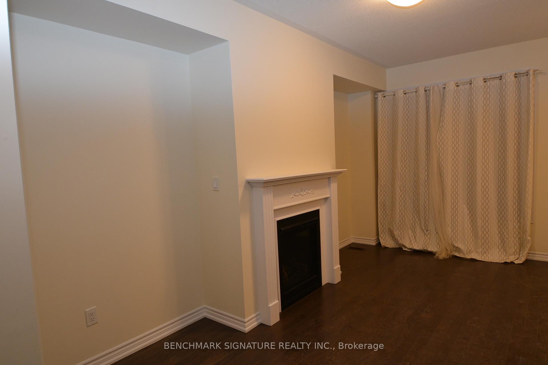 Photo 4 of 46 Farooq Boulevard, Vaughan, Vellore Village — HOMEH