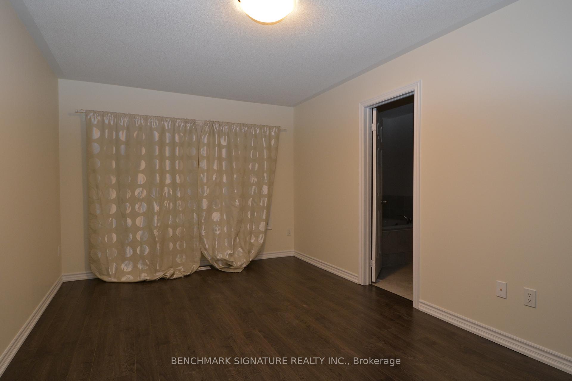 Photo 6 of 46 Farooq Boulevard, Vaughan, Vellore Village — HOMEH
