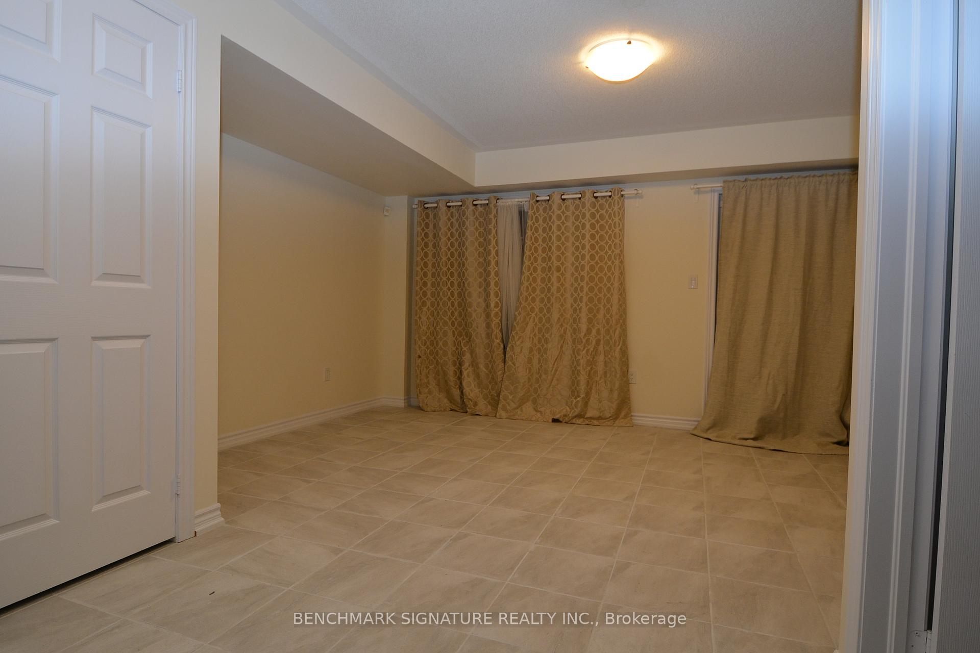 Photo 11 of 46 Farooq Boulevard, Vaughan, Vellore Village — HOMEH