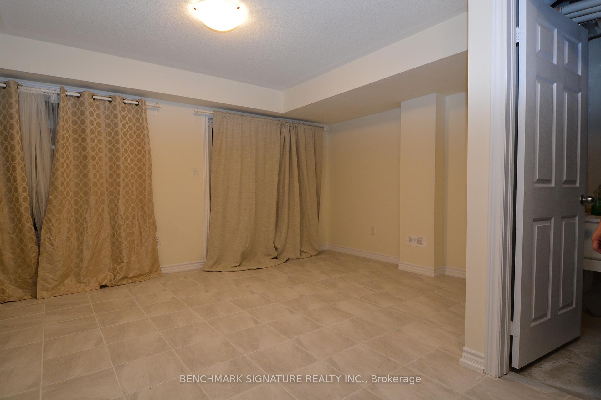 Photo 12 of 46 Farooq Boulevard, Vaughan, Vellore Village — HOMEH
