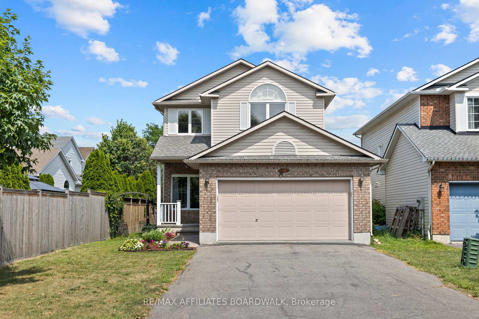 Front of 1056 Rocky Harbour Crescent