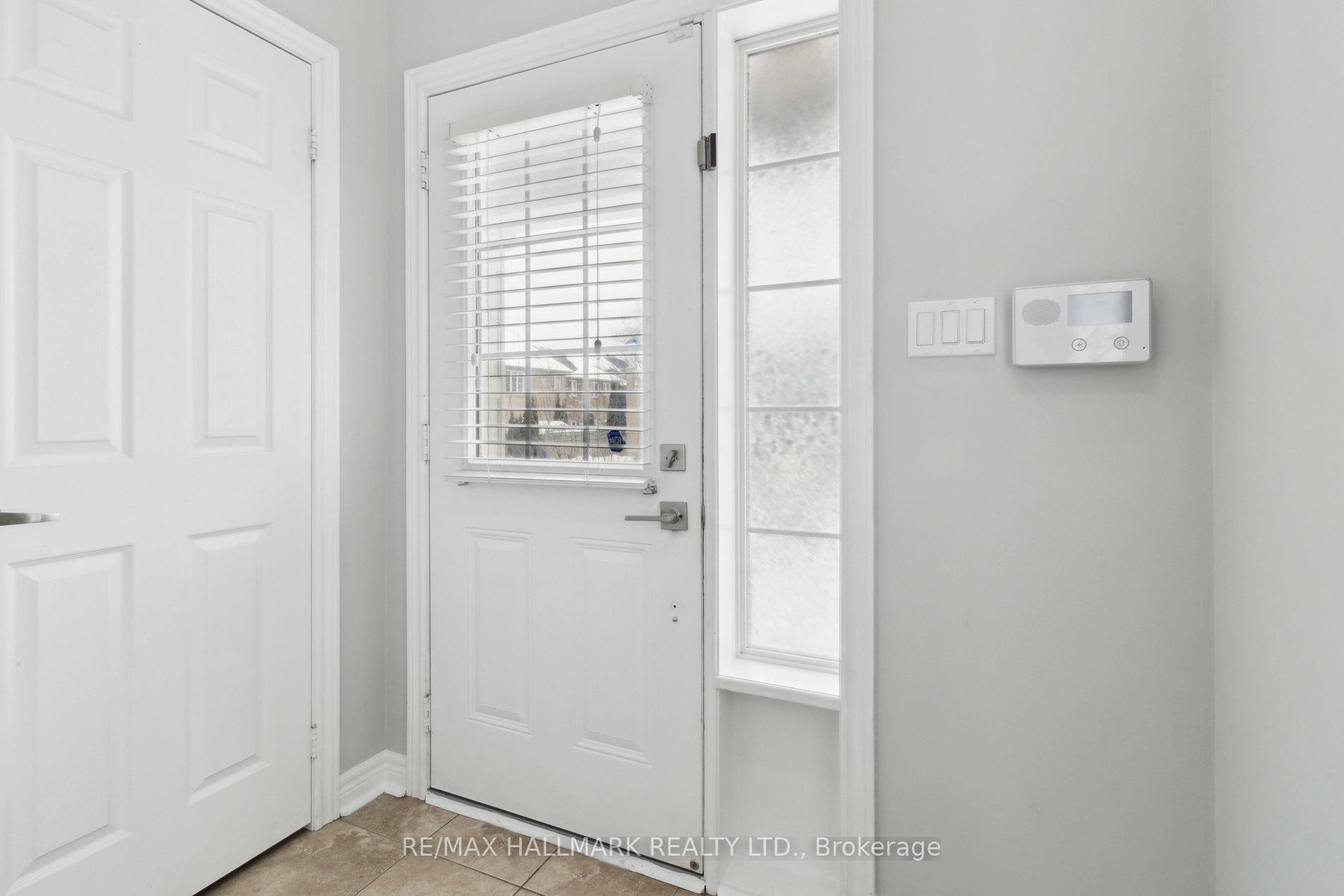 Photo 3 of 140 Black Maple Crescent, Vaughan, Patterson — HOMEH
