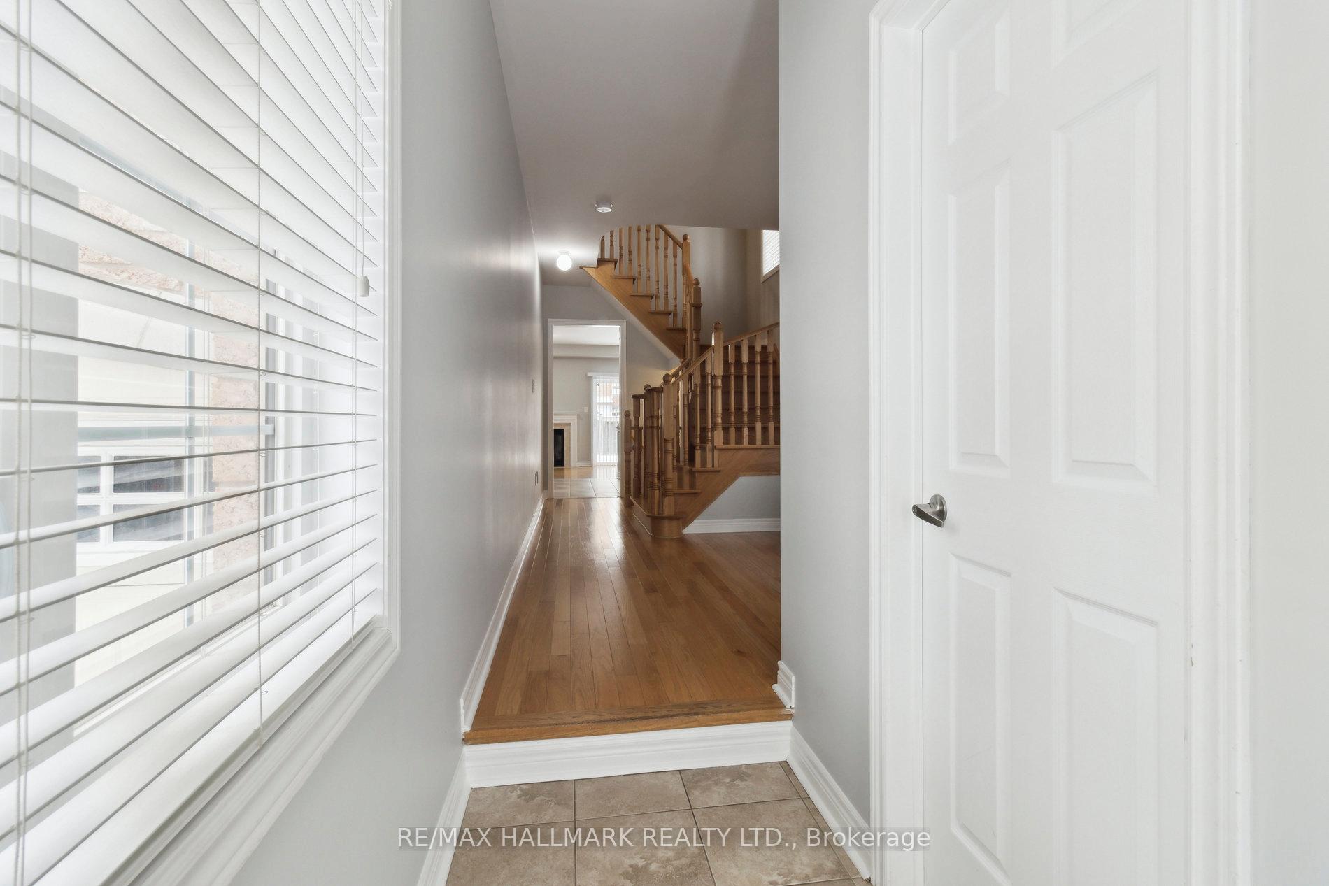 Photo 4 of 140 Black Maple Crescent, Vaughan, Patterson — HOMEH