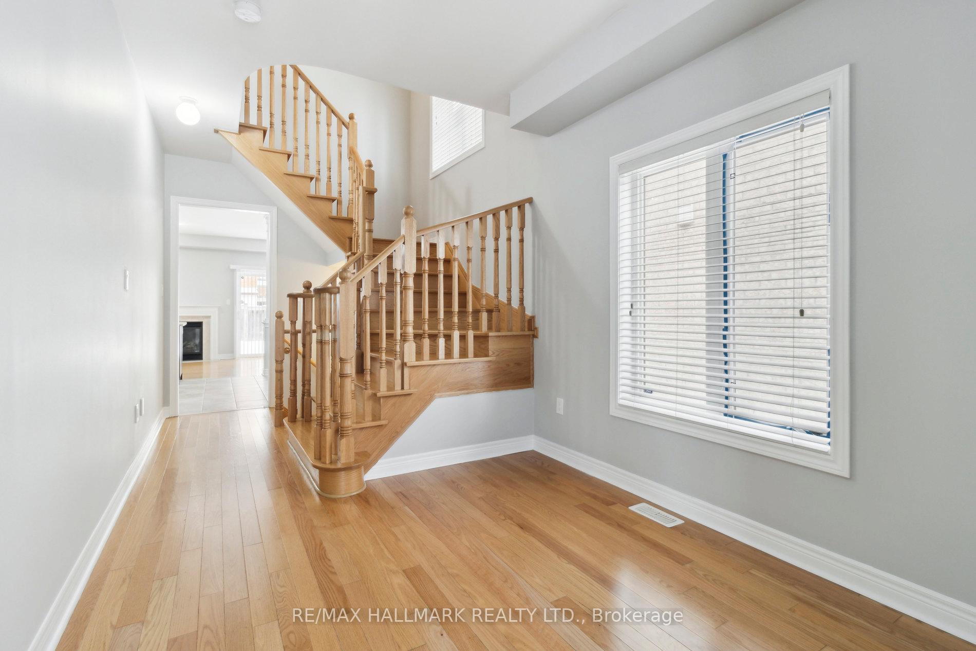 Photo 6 of 140 Black Maple Crescent, Vaughan, Patterson — HOMEH