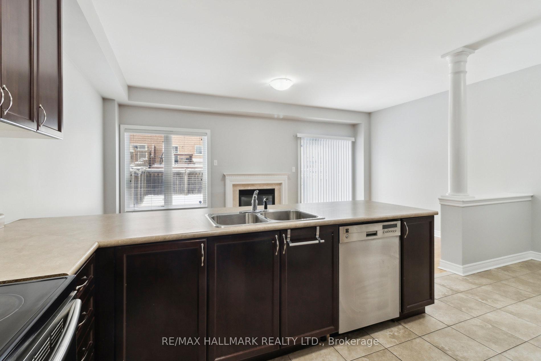 Photo 15 of 140 Black Maple Crescent, Vaughan, Patterson — HOMEH