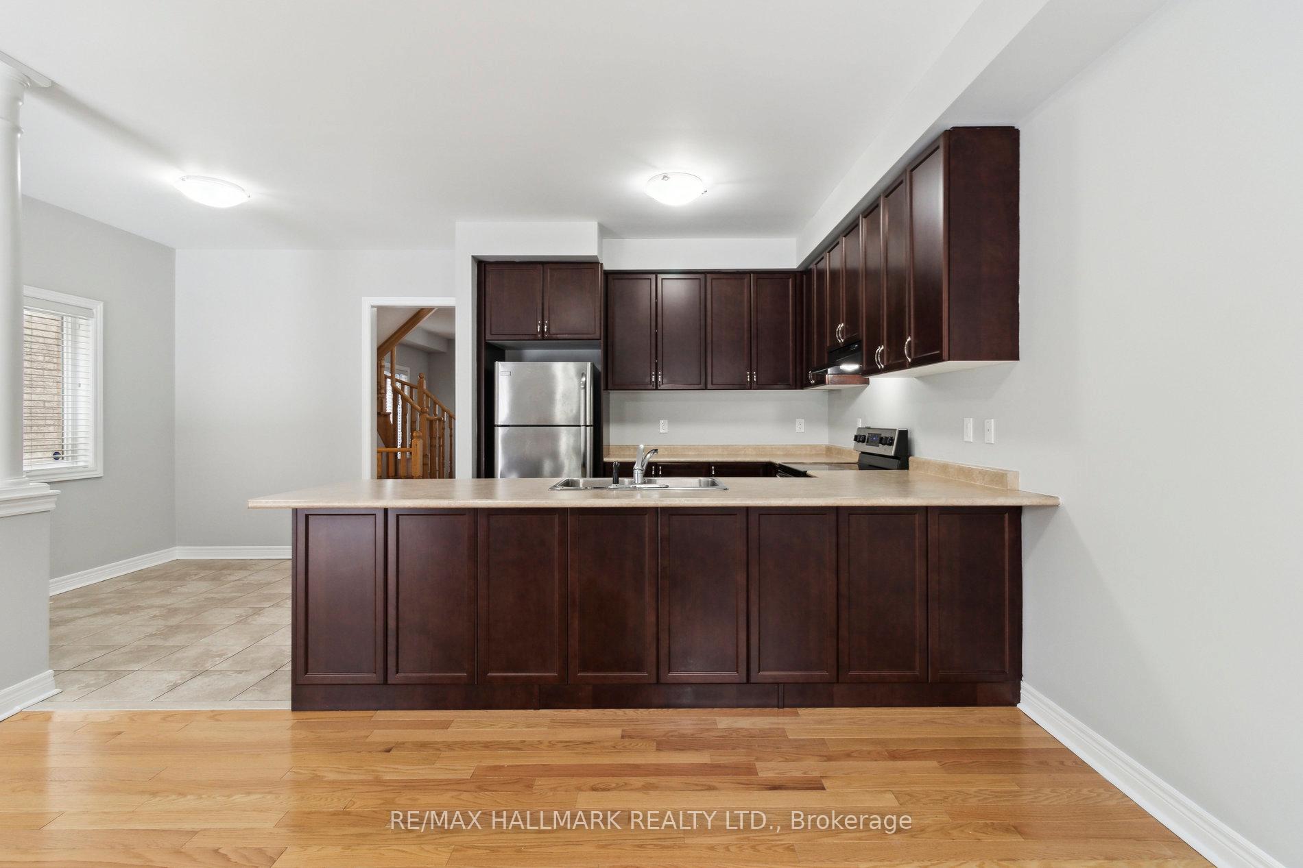 Photo 16 of 140 Black Maple Crescent, Vaughan, Patterson — HOMEH