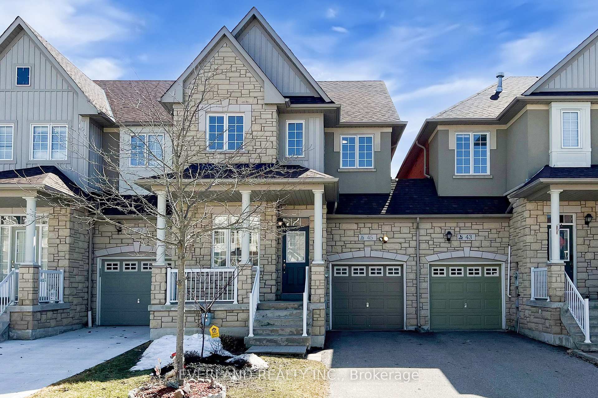 Photo 2 of 45 Lebovic Drive, Richmond Hill, Oak Ridges Lake Wilcox — HOMEH