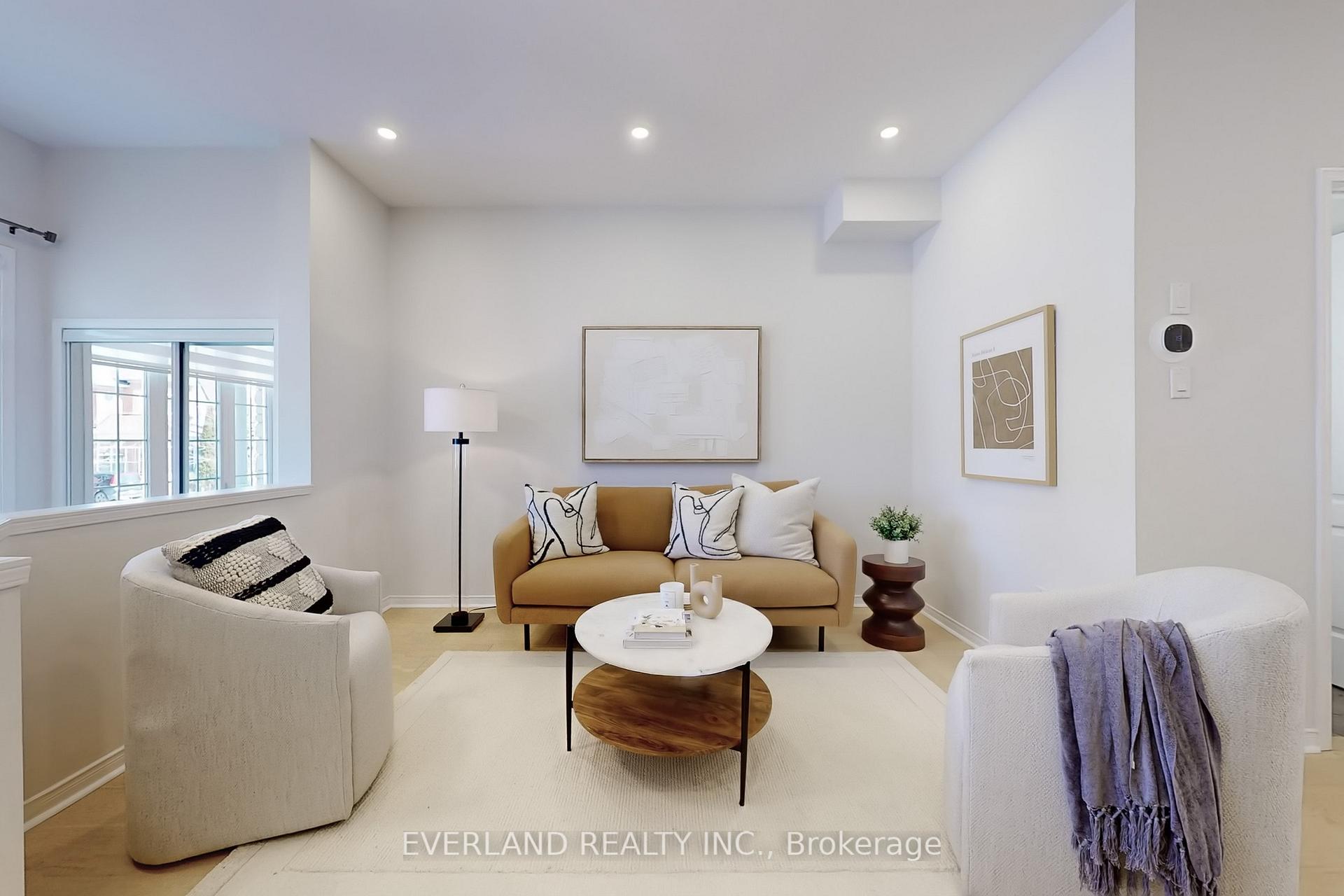 Photo 4 of 45 Lebovic Drive, Richmond Hill, Oak Ridges Lake Wilcox — HOMEH