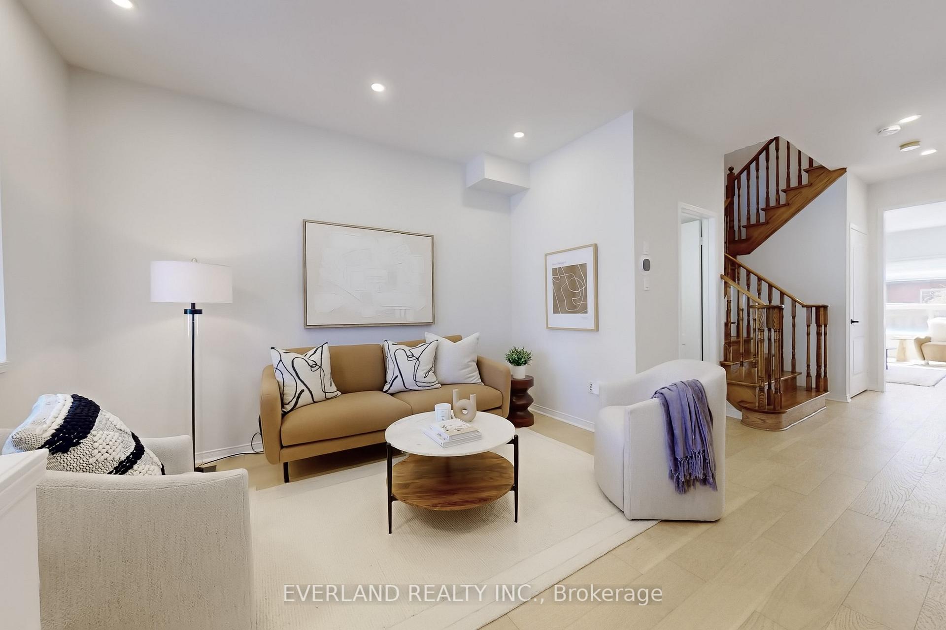 Photo 6 of 45 Lebovic Drive, Richmond Hill, Oak Ridges Lake Wilcox — HOMEH