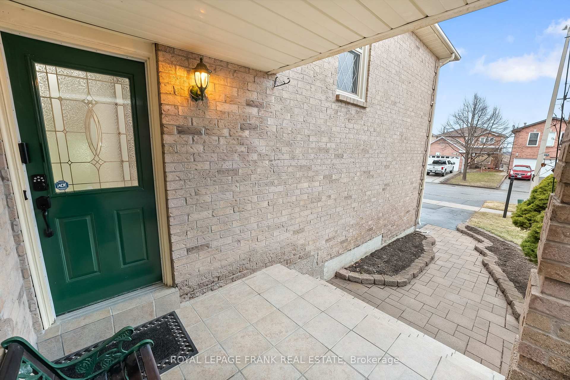 Photo 3 of 2106 Theoden Court, Pickering, Brock Ridge — HOMEH