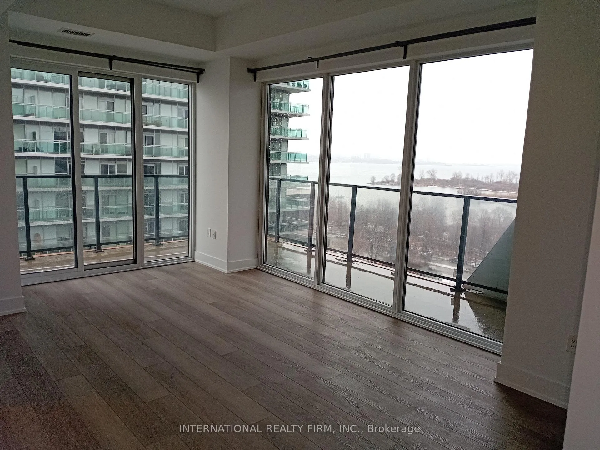 Front of Unit 816, 30 Shore Breeze Dr