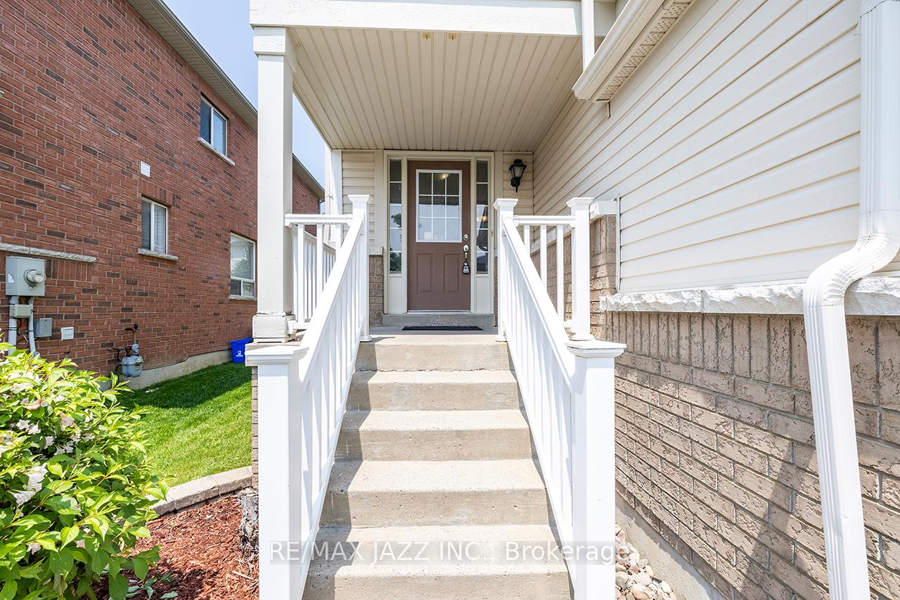 Photo 3 of 80 Barrister Avenue, Whitby, Pringle Creek — HOMEH