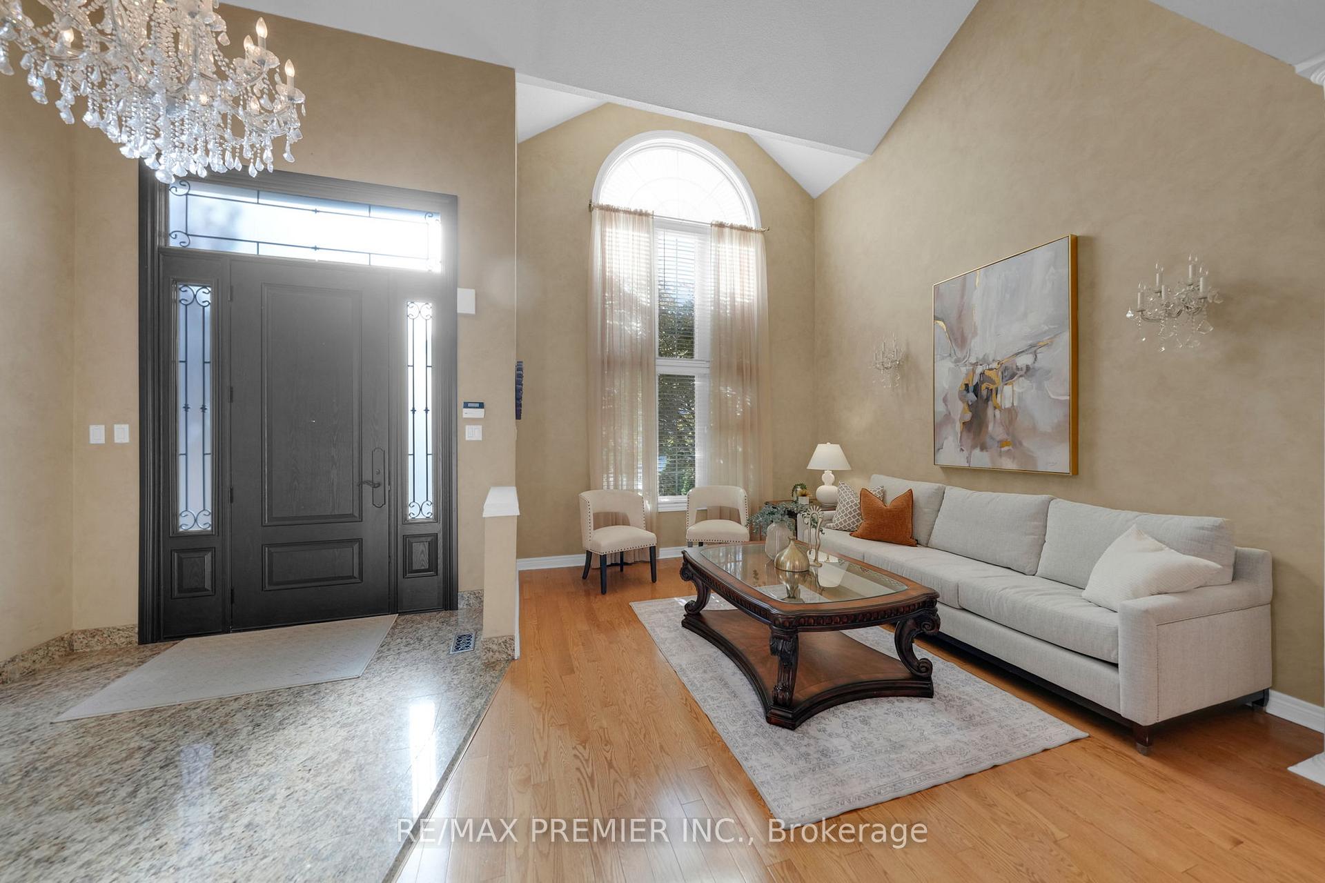 Photo 4 of 93 Novaview Crescent, Vaughan, East Woodbridge — HOMEH