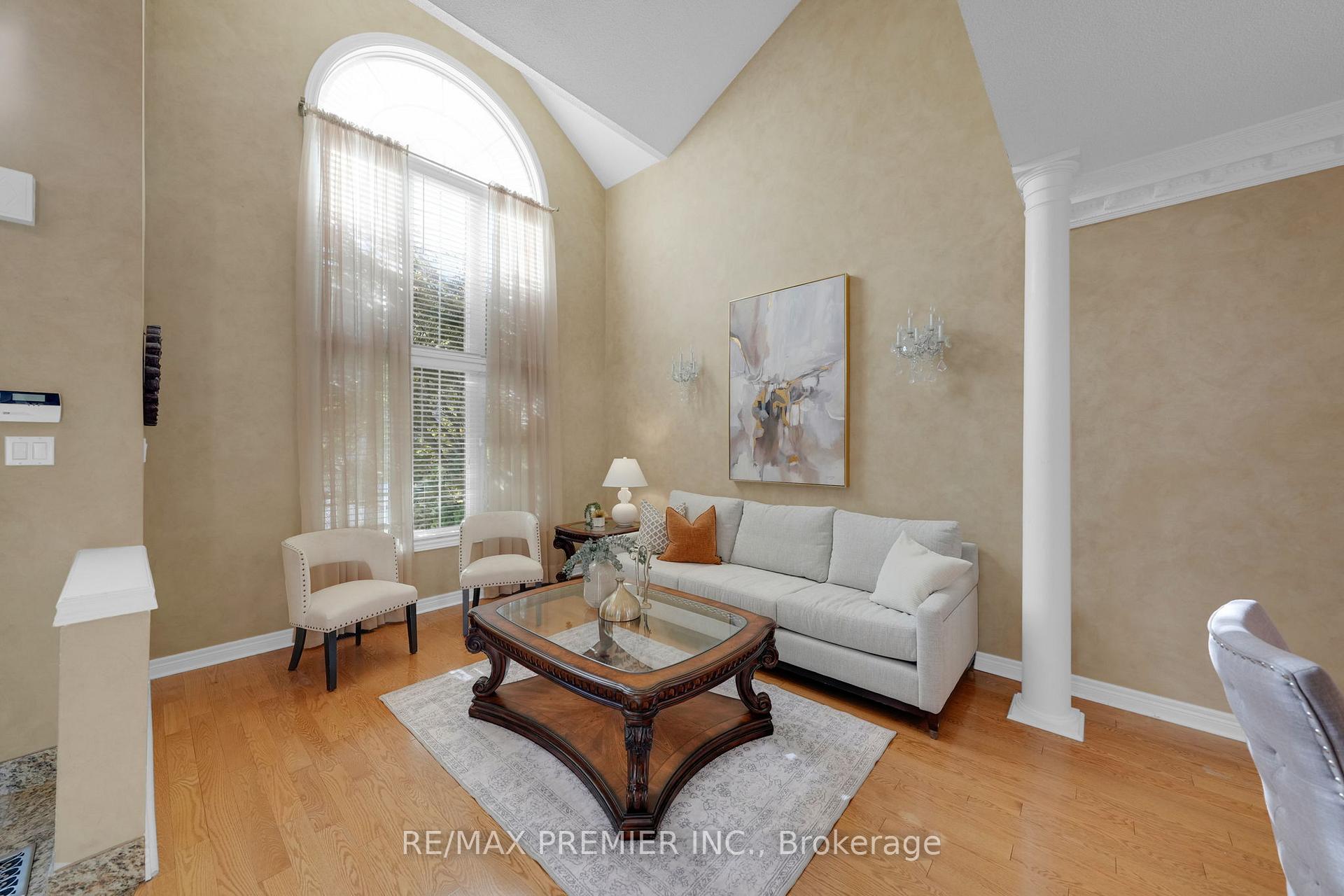 Photo 6 of 93 Novaview Crescent, Vaughan, East Woodbridge — HOMEH