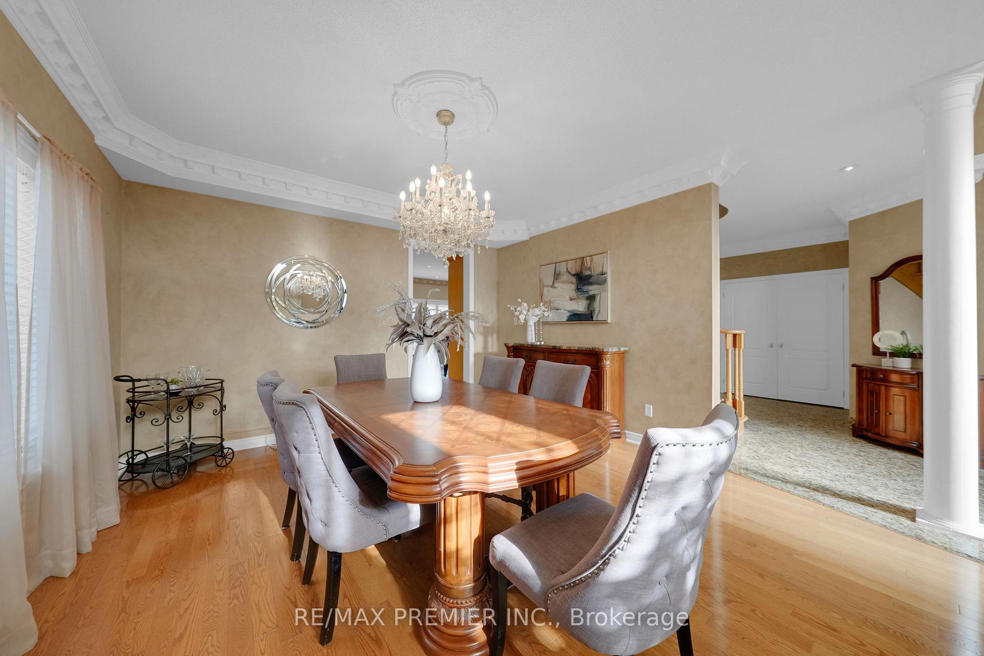 Photo 8 of 93 Novaview Crescent, Vaughan, East Woodbridge — HOMEH