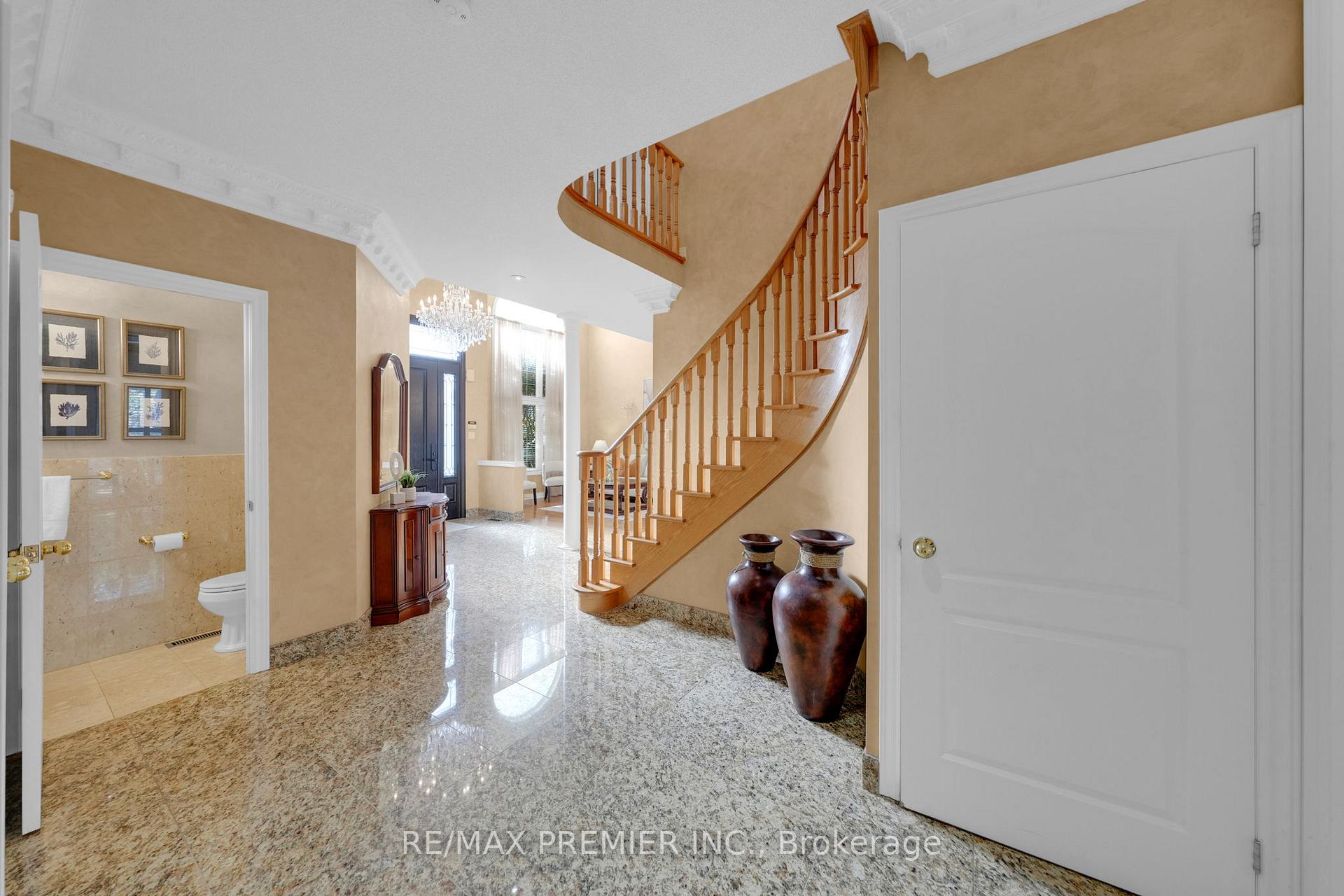 Photo 9 of 93 Novaview Crescent, Vaughan, East Woodbridge — HOMEH