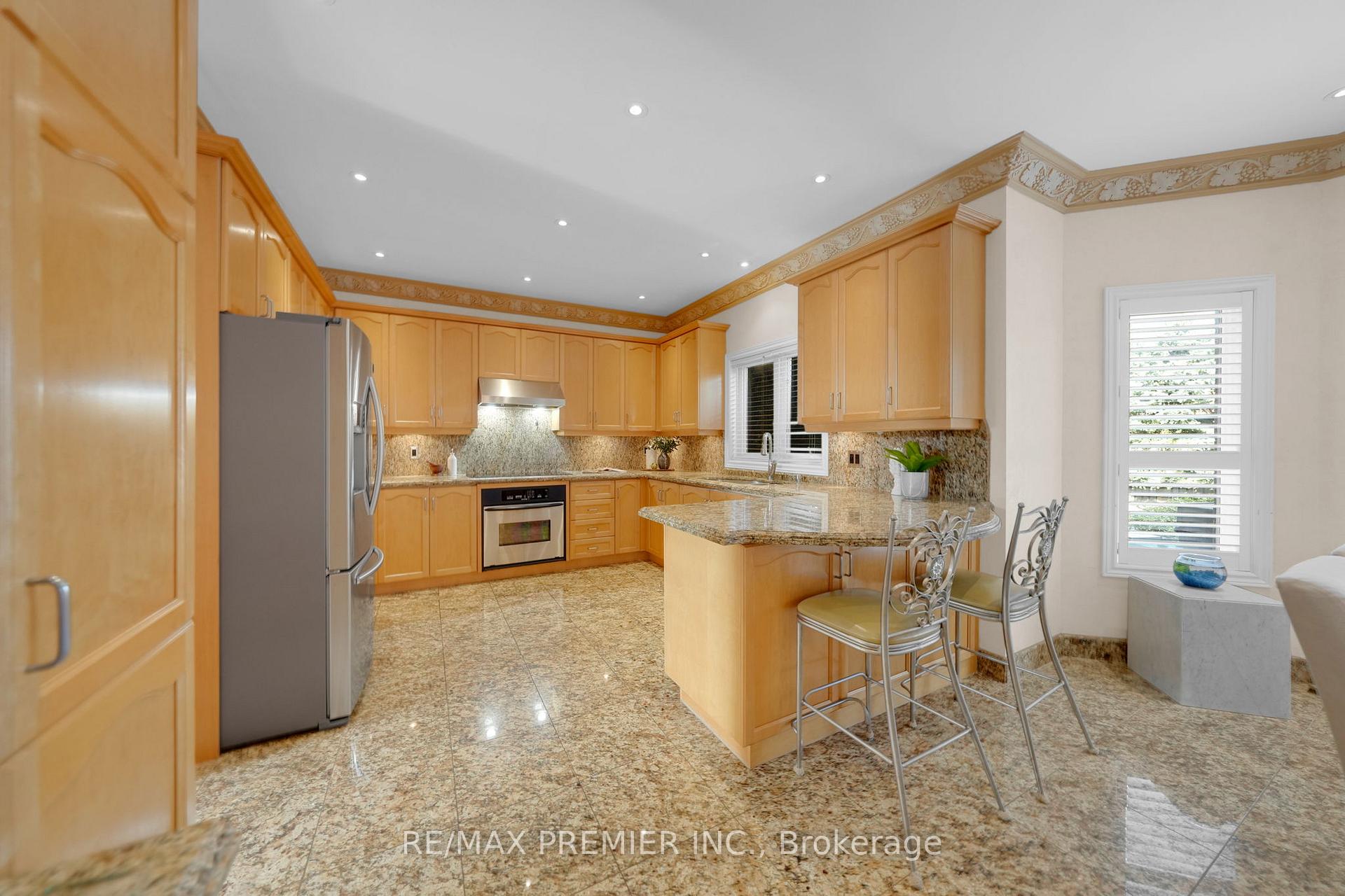 Photo 11 of 93 Novaview Crescent, Vaughan, East Woodbridge — HOMEH