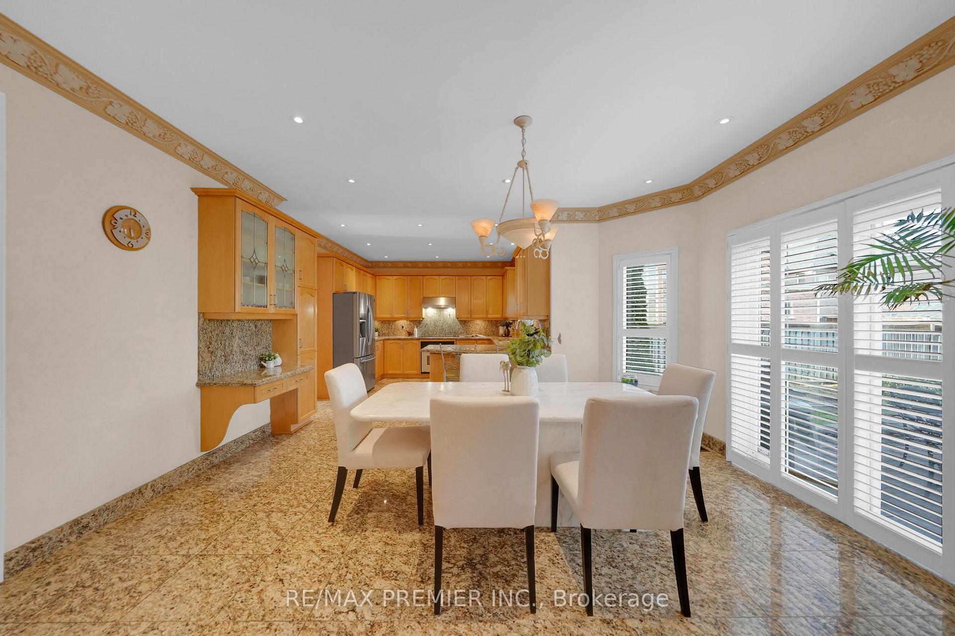 Photo 12 of 93 Novaview Crescent, Vaughan, East Woodbridge — HOMEH