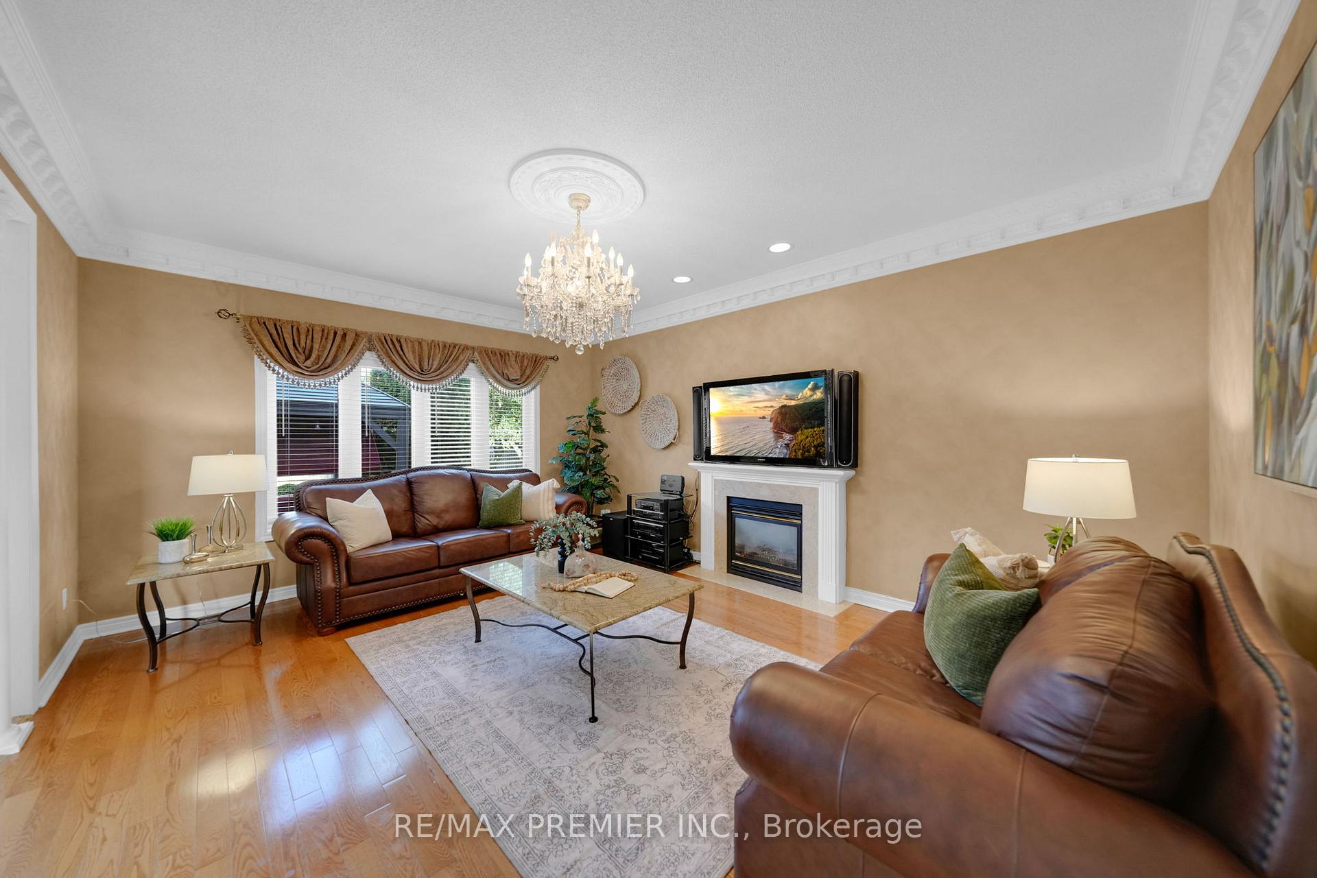 Photo 14 of 93 Novaview Crescent, Vaughan, East Woodbridge — HOMEH