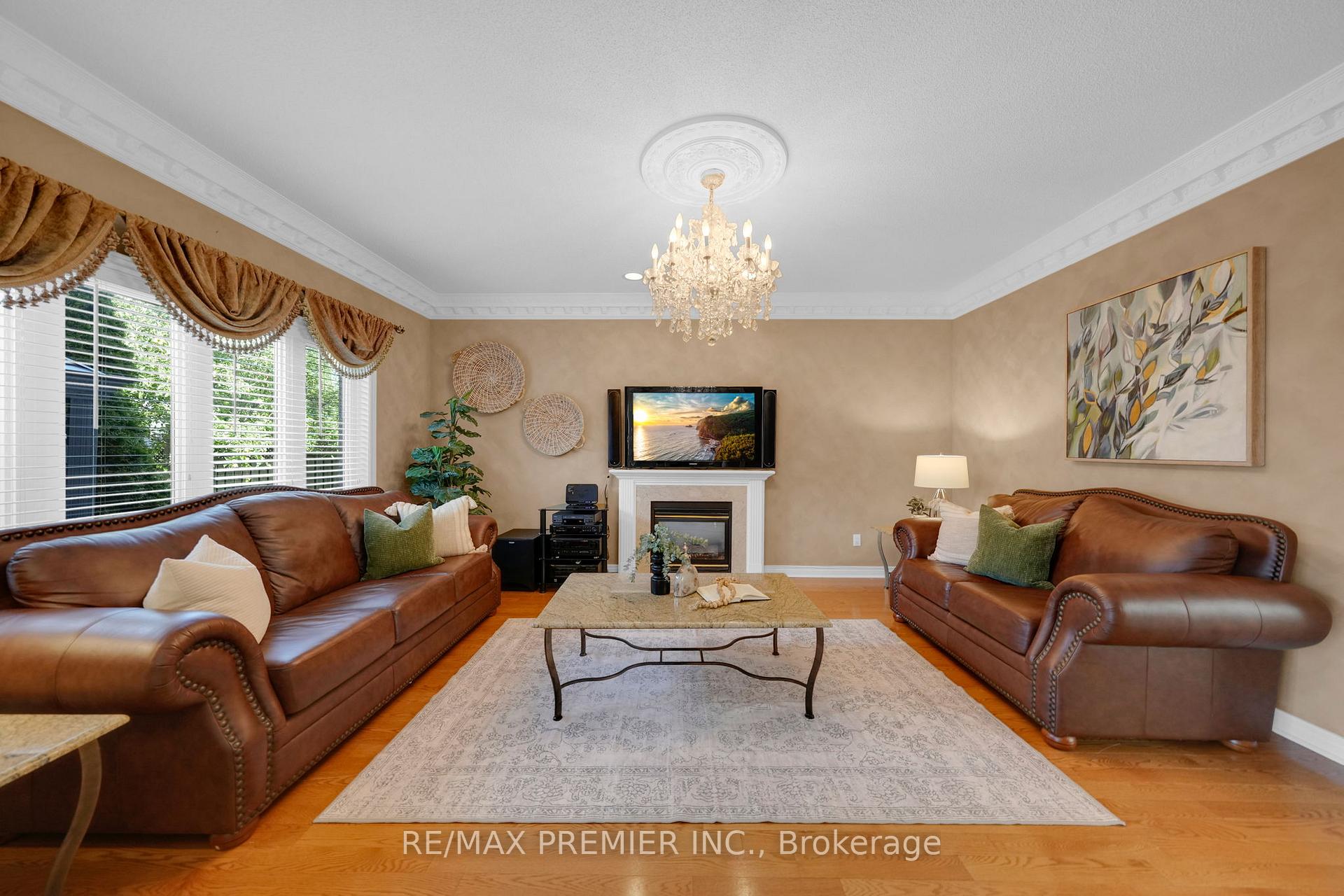 Photo 15 of 93 Novaview Crescent, Vaughan, East Woodbridge — HOMEH