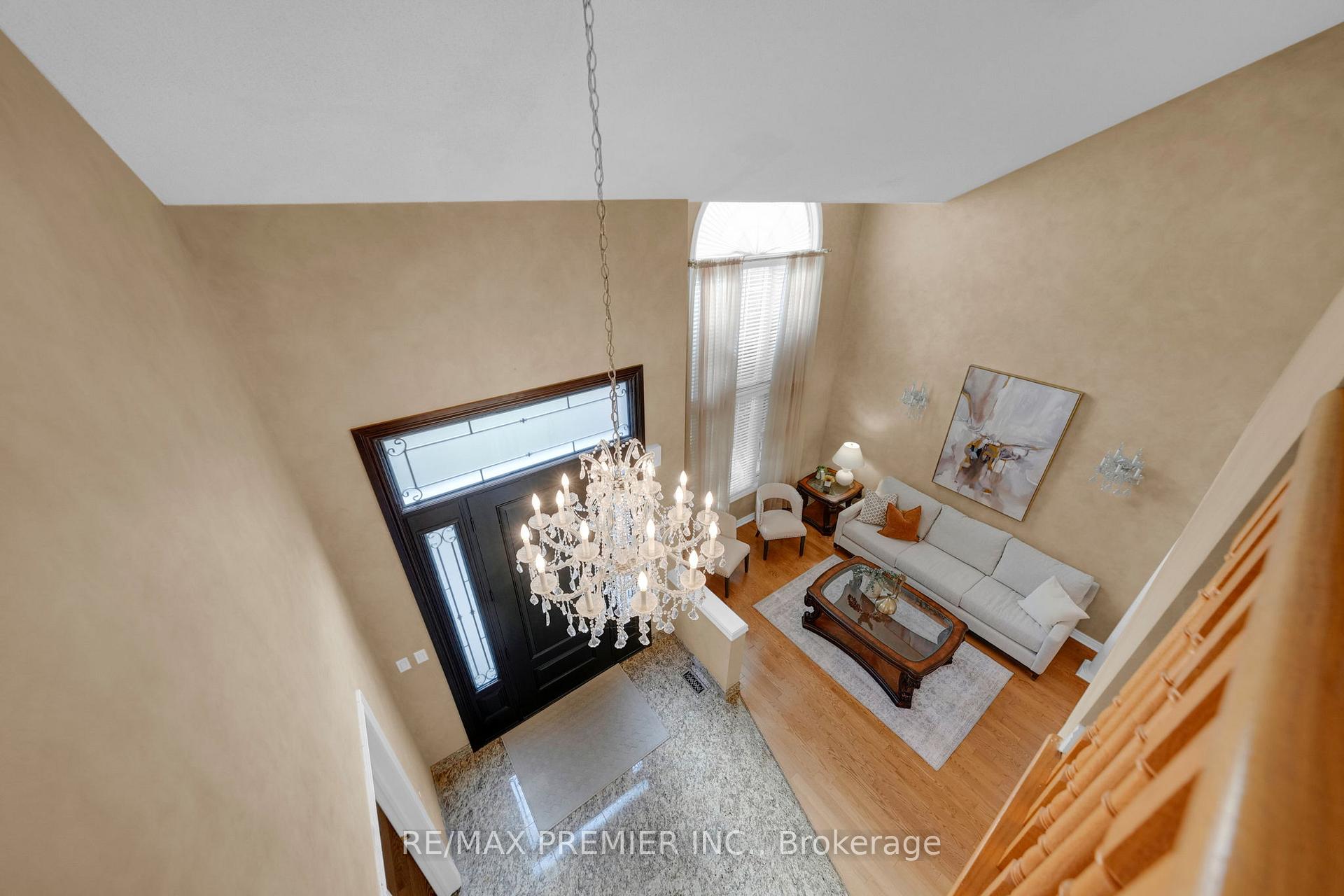 Photo 17 of 93 Novaview Crescent, Vaughan, East Woodbridge — HOMEH